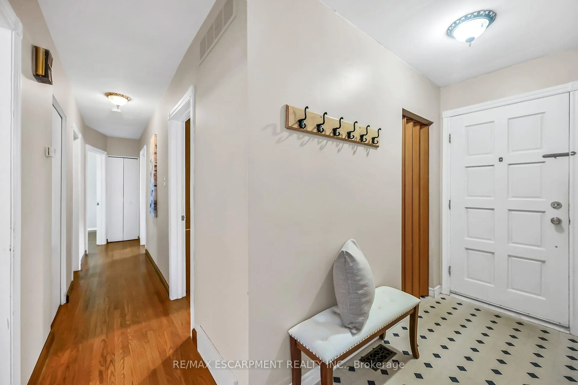 Photo 24 of 31 Belair Drive, Hamilton, Centremount — HOMEH