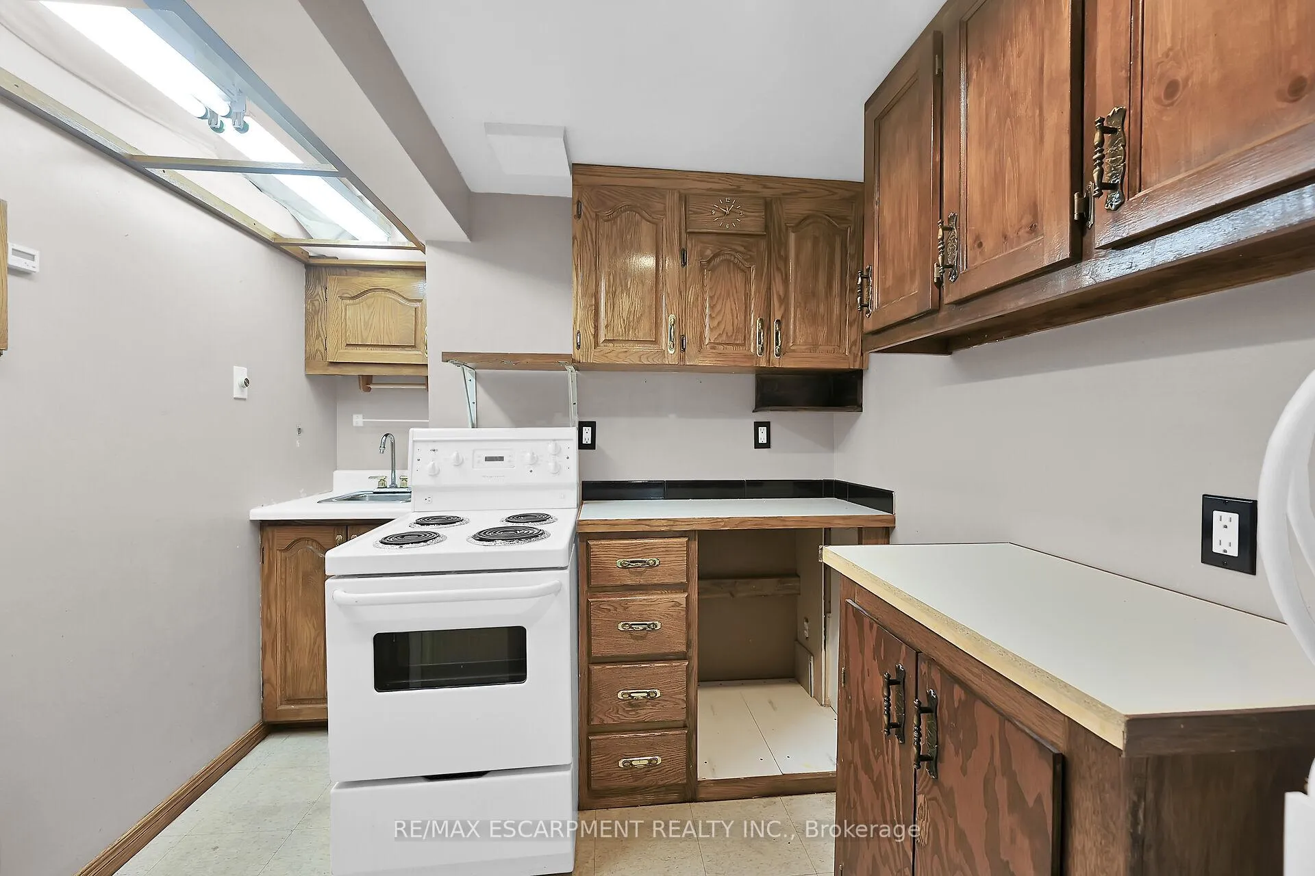 Photo 28 of 31 Belair Drive, Hamilton, Centremount — HOMEH