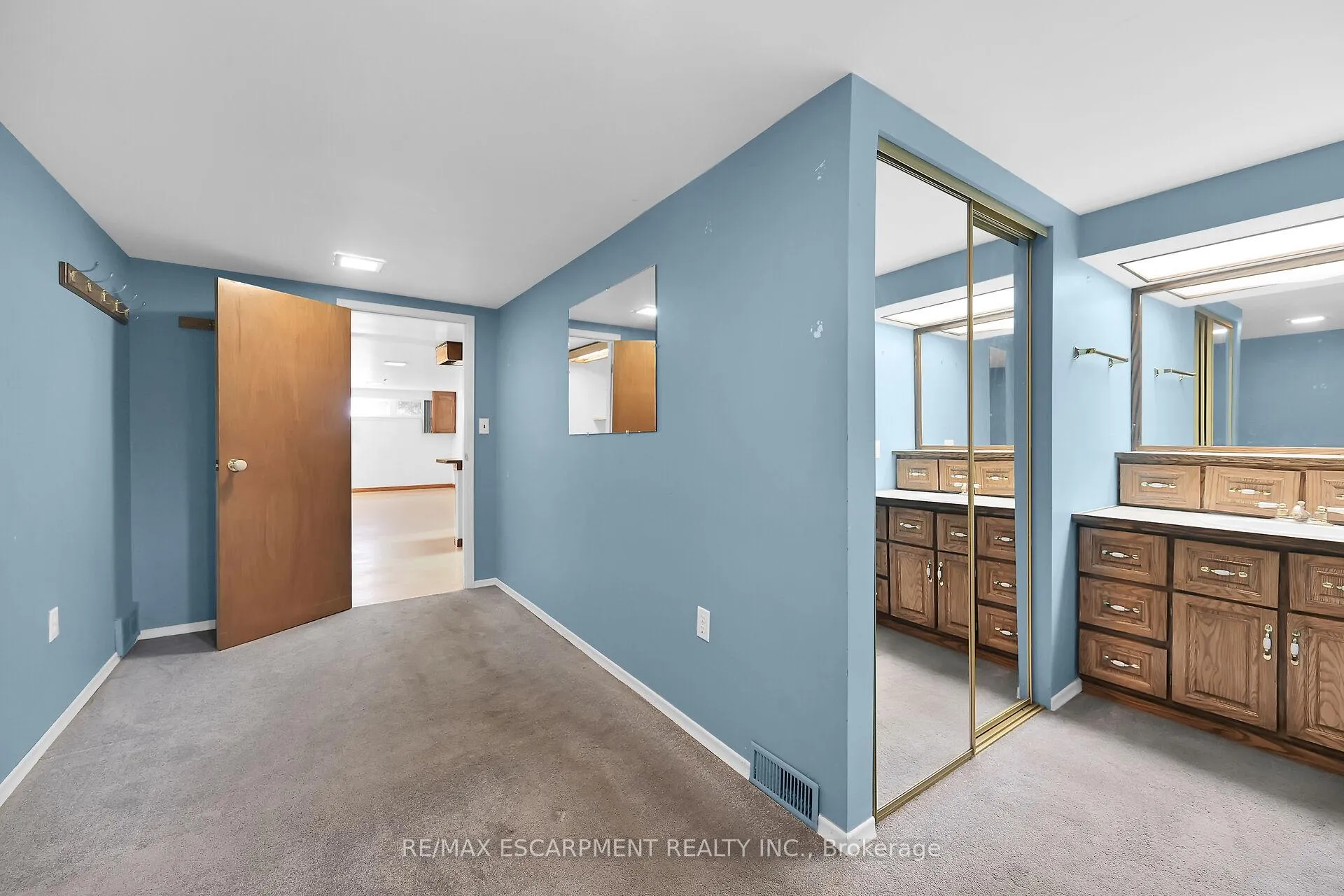 Photo 33 of 31 Belair Drive, Hamilton, Centremount — HOMEH