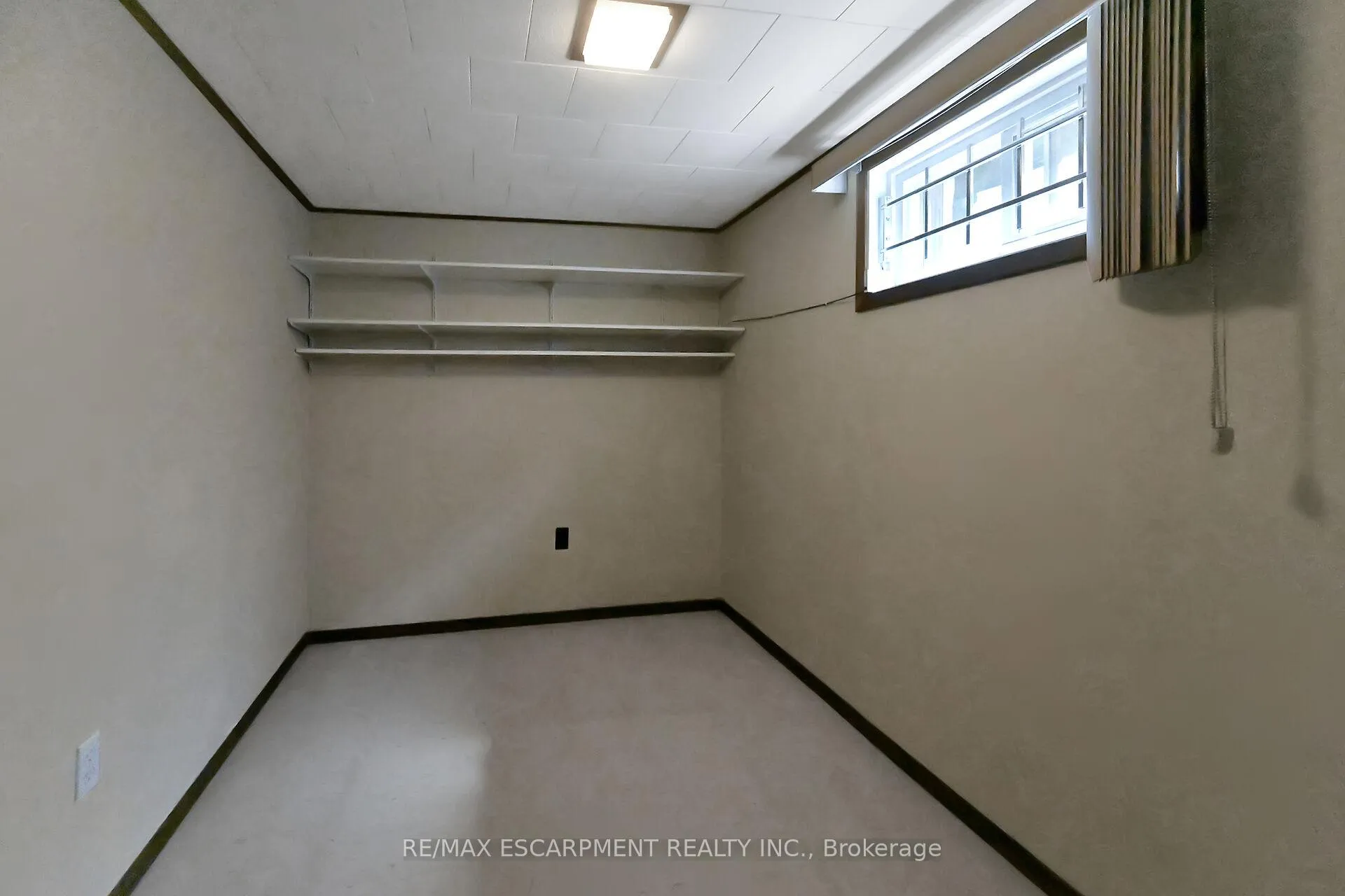 Photo 36 of 31 Belair Drive, Hamilton, Centremount — HOMEH