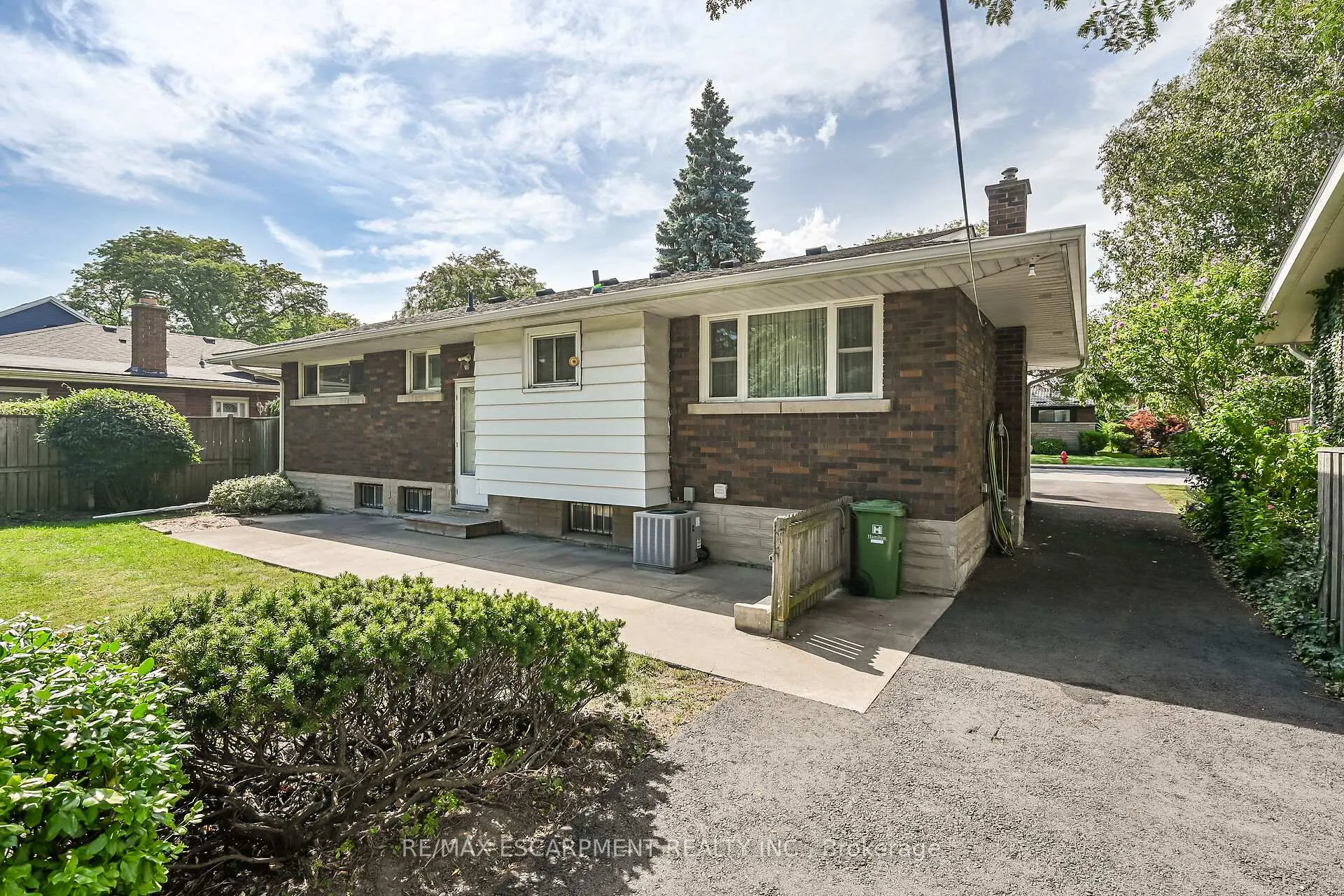 Photo 39 of 31 Belair Drive, Hamilton, Centremount — HOMEH