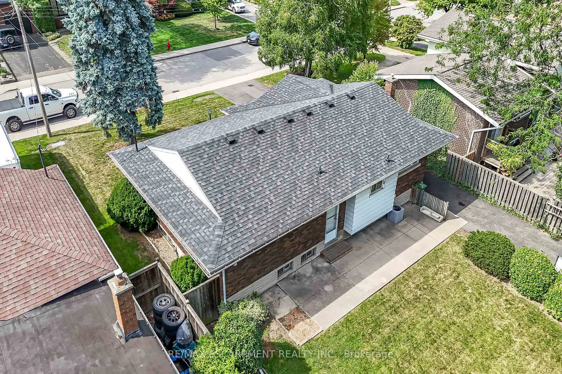 Photo 45 of 31 Belair Drive, Hamilton, Centremount — HOMEH