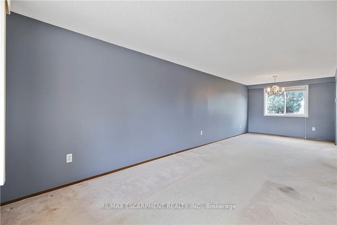 Photo 10 of 26 Glenashton Drive, Hamilton, Stoney Creek — HOMEH