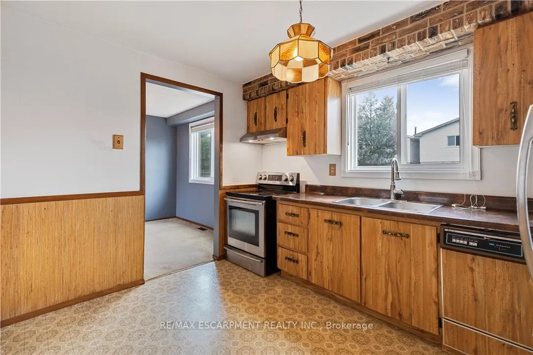 Photo 11 of 26 Glenashton Drive, Hamilton, Stoney Creek — HOMEH