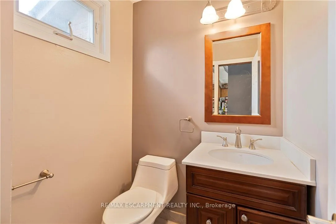 Photo 12 of 26 Glenashton Drive, Hamilton, Stoney Creek — HOMEH