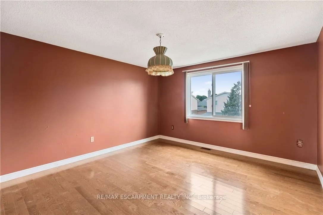 Photo 13 of 26 Glenashton Drive, Hamilton, Stoney Creek — HOMEH