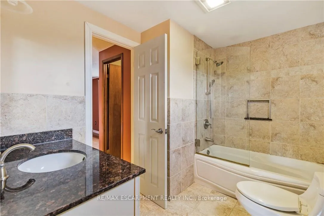 Photo 15 of 26 Glenashton Drive, Hamilton, Stoney Creek — HOMEH