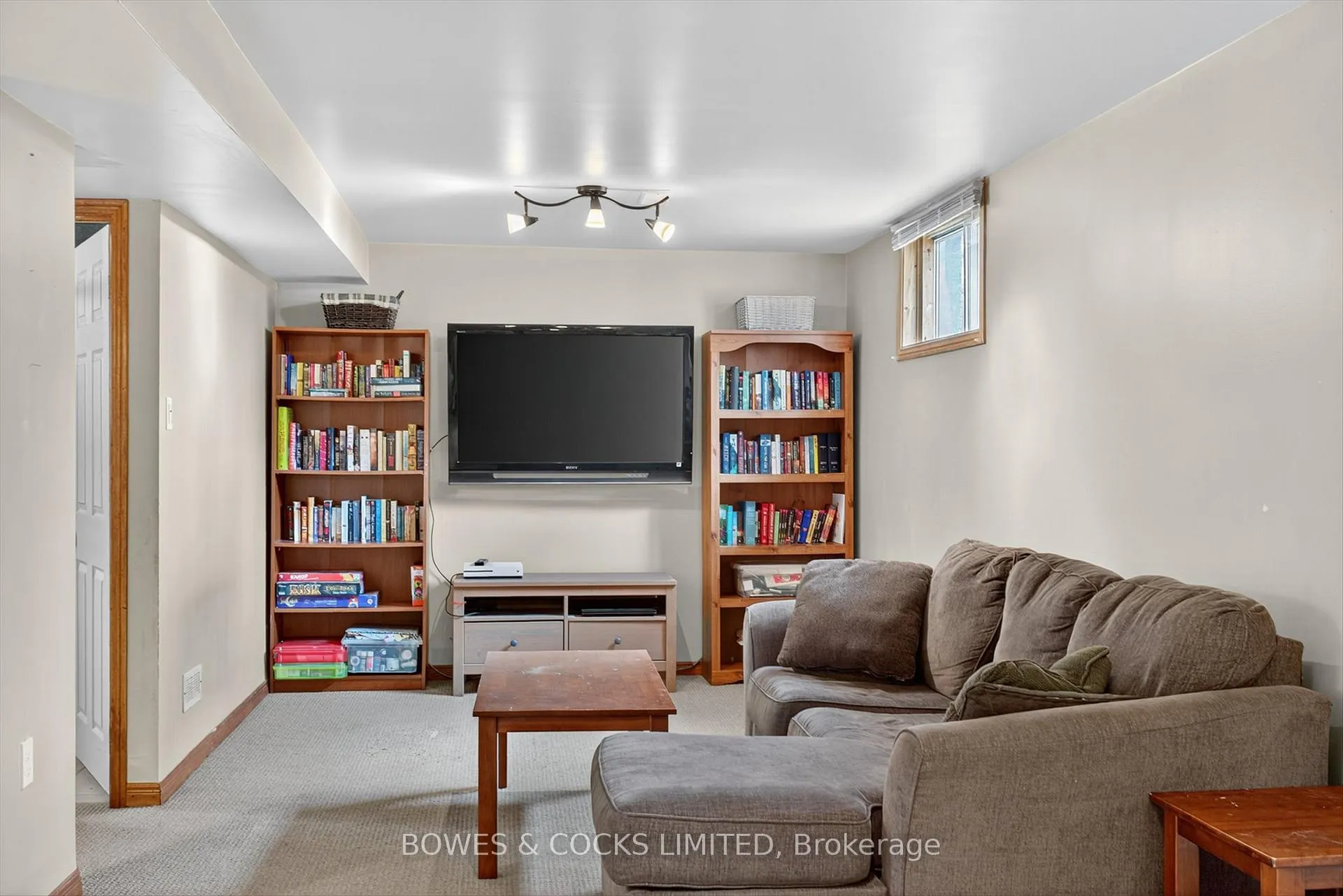 Photo 22 of 1349 Tudor Crescent, Peterborough, Ashburnham Ward 4 — HOMEH