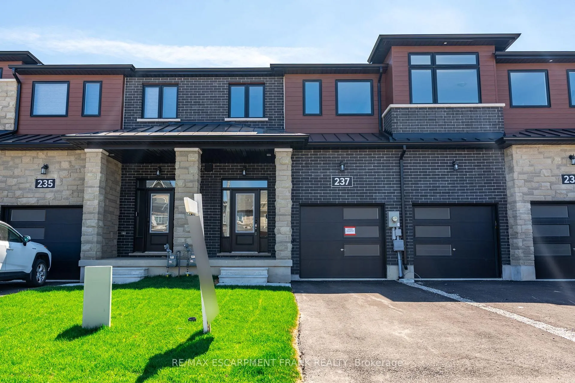 Photo 1 of 237 Lormont Boulevard, Hamilton, Stoney Creek Mountain — HOMEH