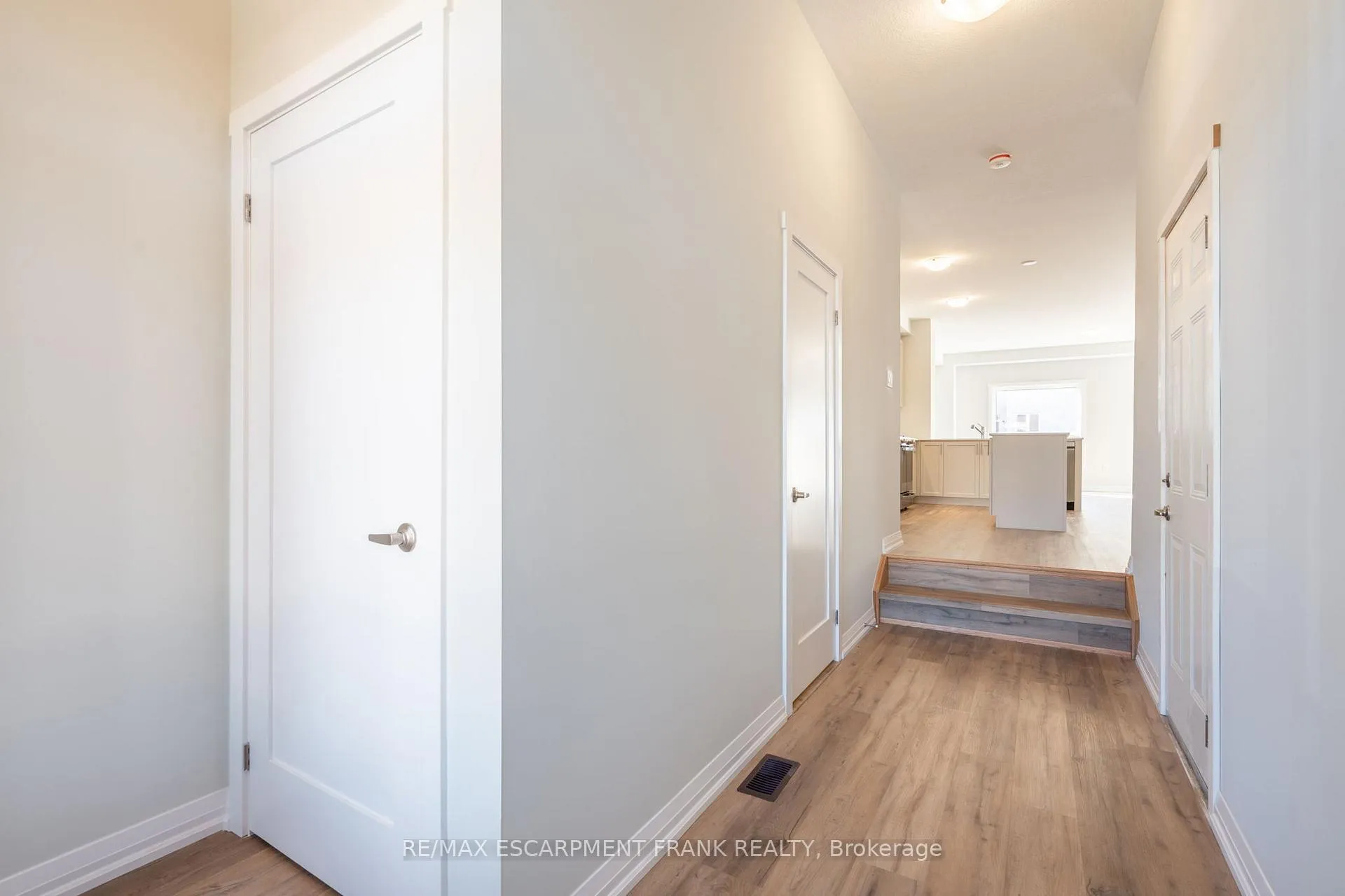 Photo 5 of 237 Lormont Boulevard, Hamilton, Stoney Creek Mountain — HOMEH