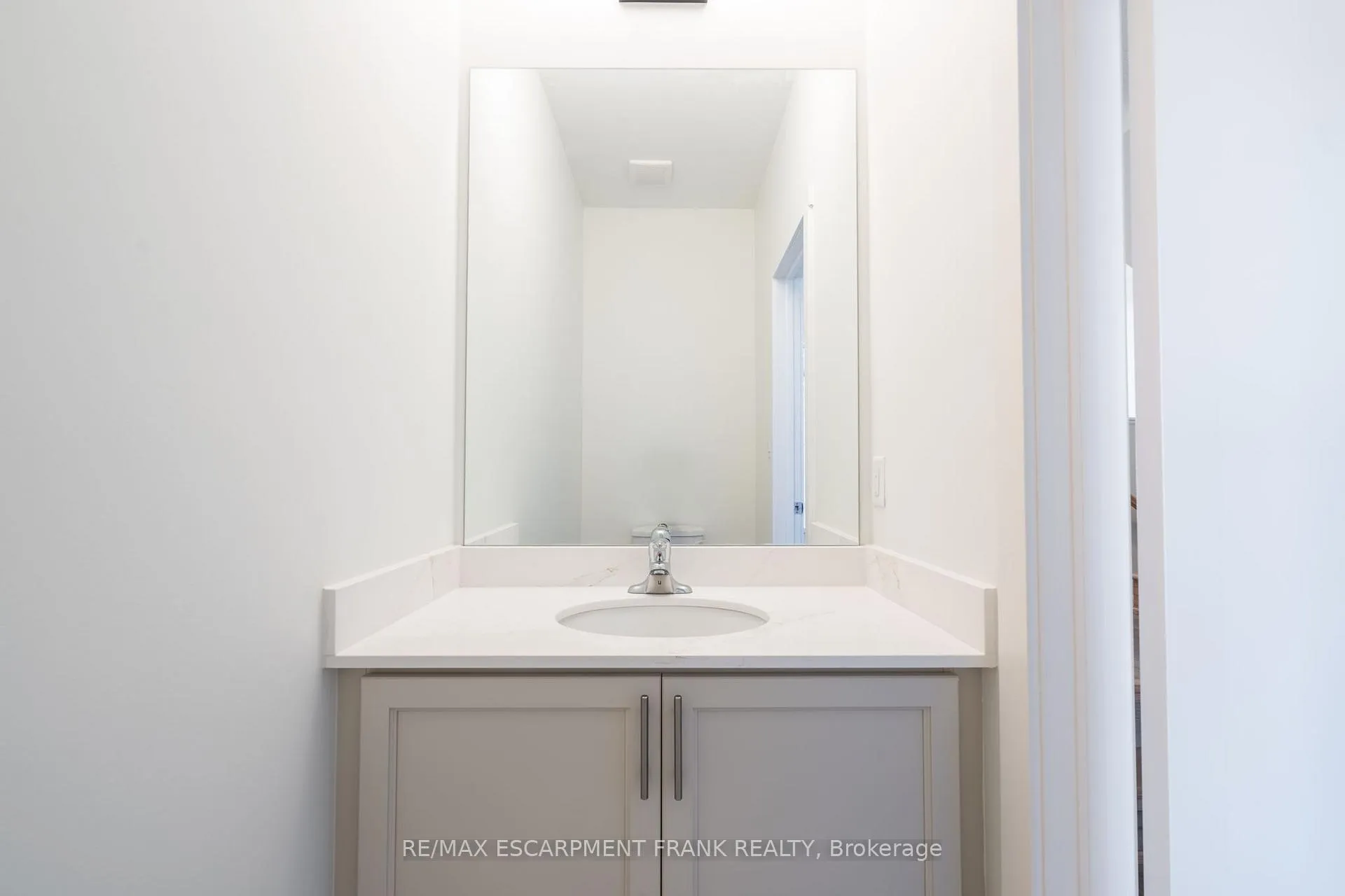 Photo 6 of 237 Lormont Boulevard, Hamilton, Stoney Creek Mountain — HOMEH