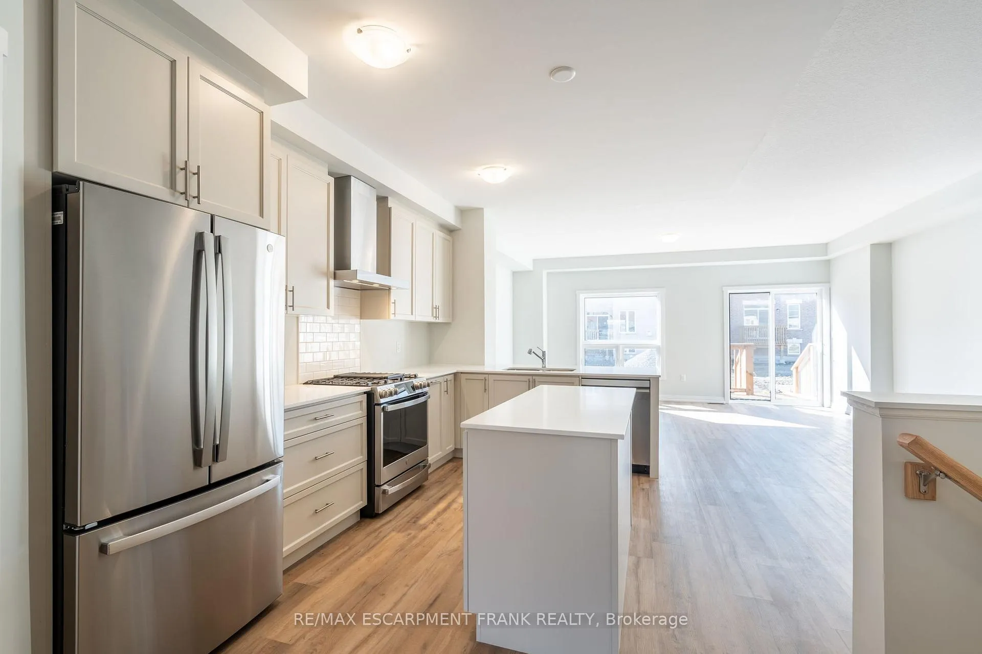 Photo 8 of 237 Lormont Boulevard, Hamilton, Stoney Creek Mountain — HOMEH