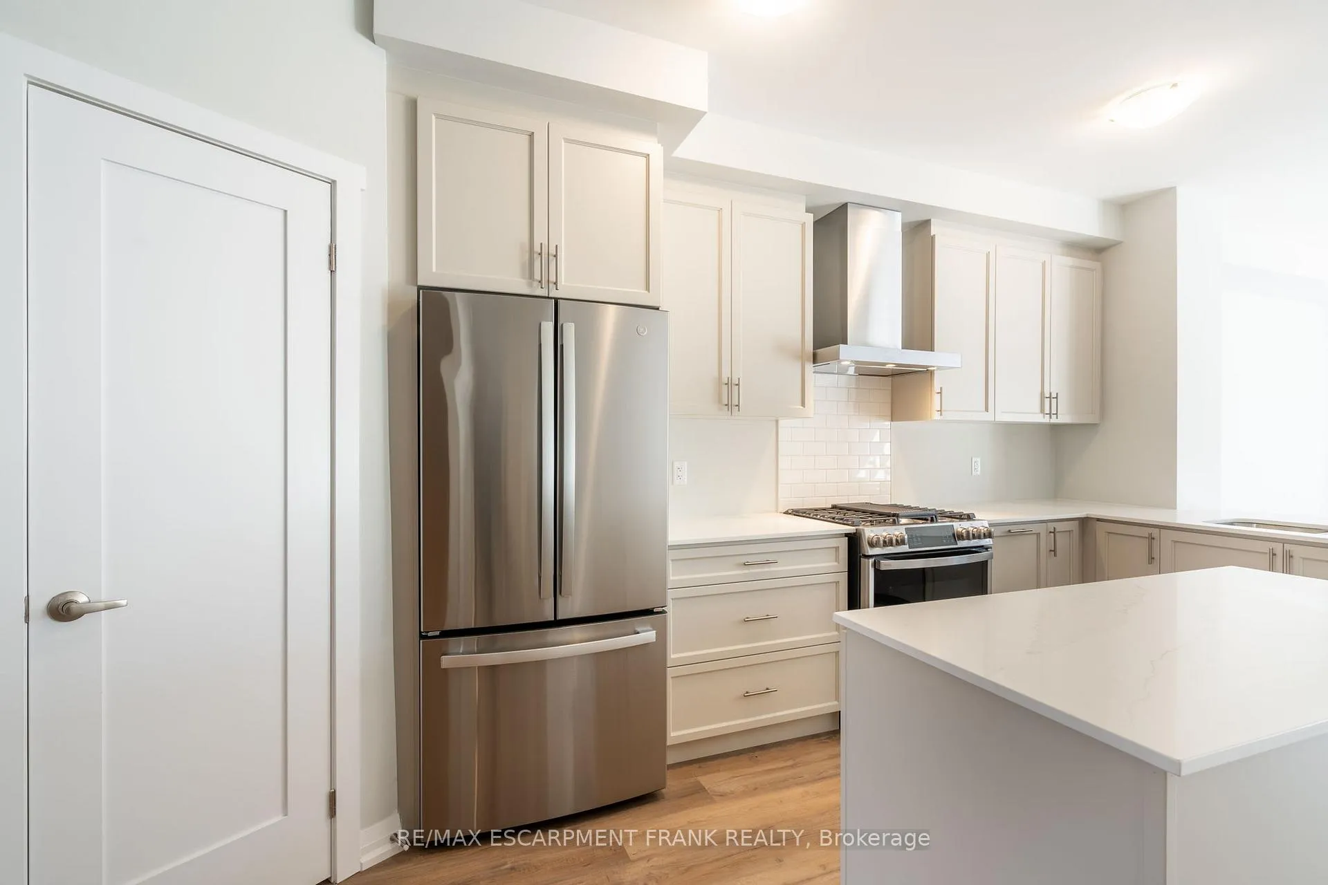 Photo 9 of 237 Lormont Boulevard, Hamilton, Stoney Creek Mountain — HOMEH