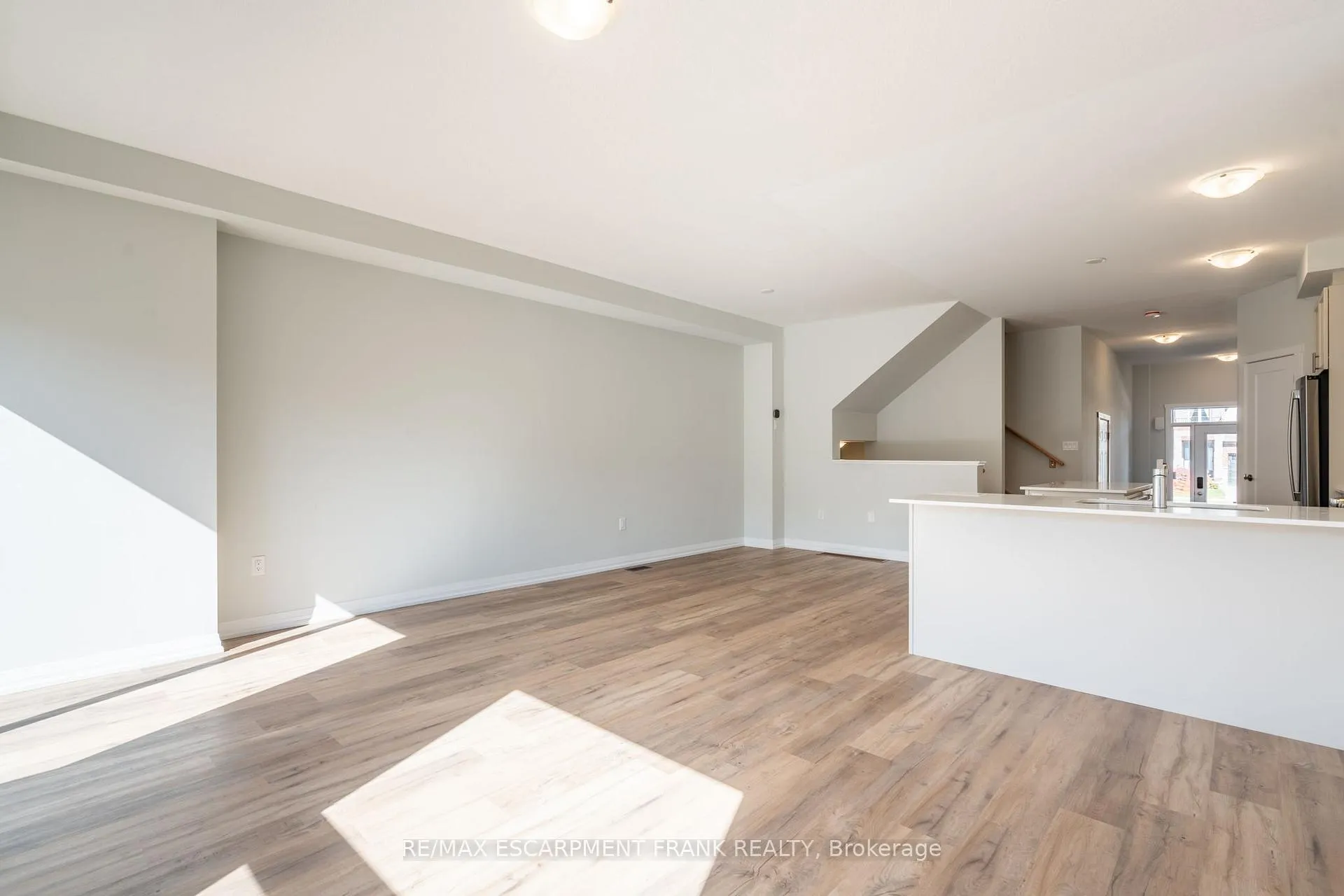 Photo 10 of 237 Lormont Boulevard, Hamilton, Stoney Creek Mountain — HOMEH
