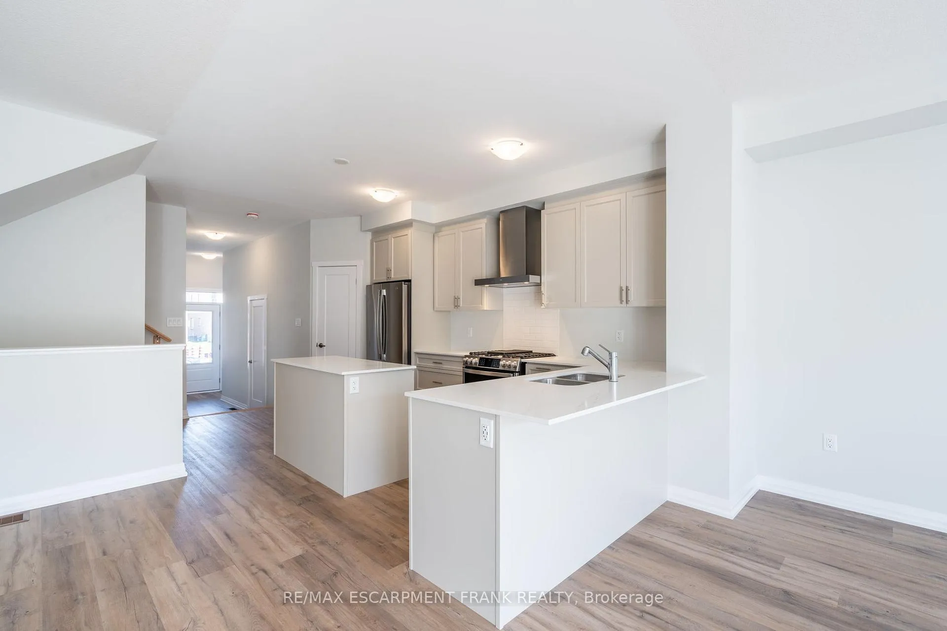 Photo 11 of 237 Lormont Boulevard, Hamilton, Stoney Creek Mountain — HOMEH