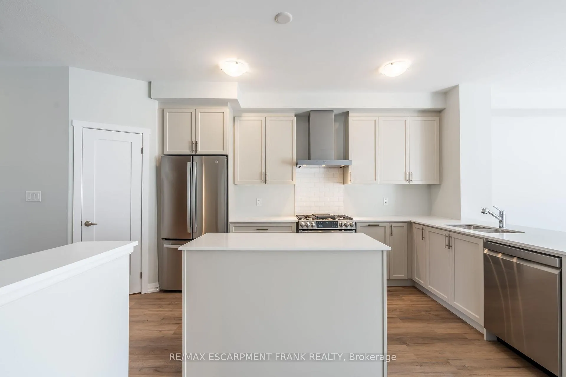 Photo 13 of 237 Lormont Boulevard, Hamilton, Stoney Creek Mountain — HOMEH
