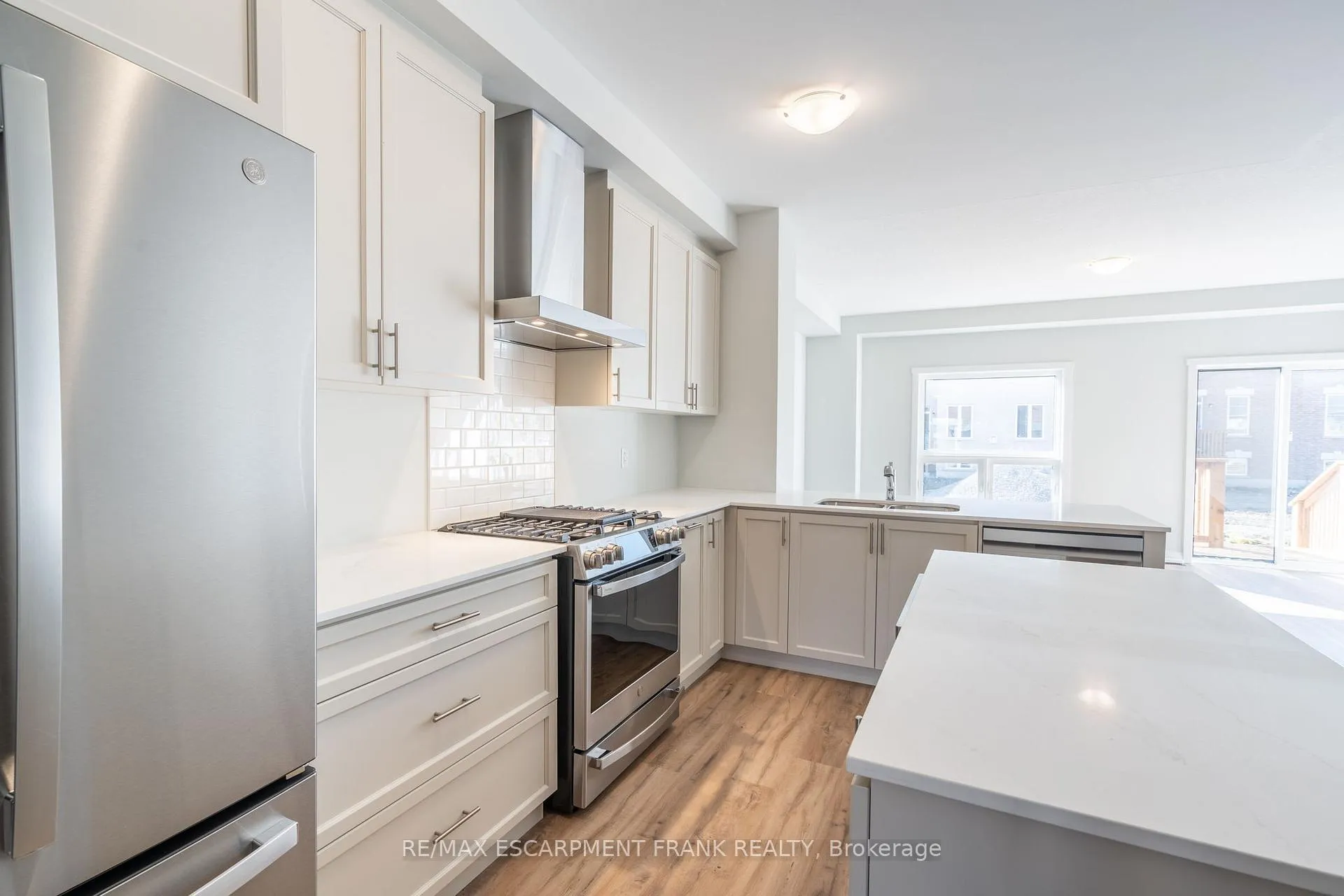 Photo 15 of 237 Lormont Boulevard, Hamilton, Stoney Creek Mountain — HOMEH