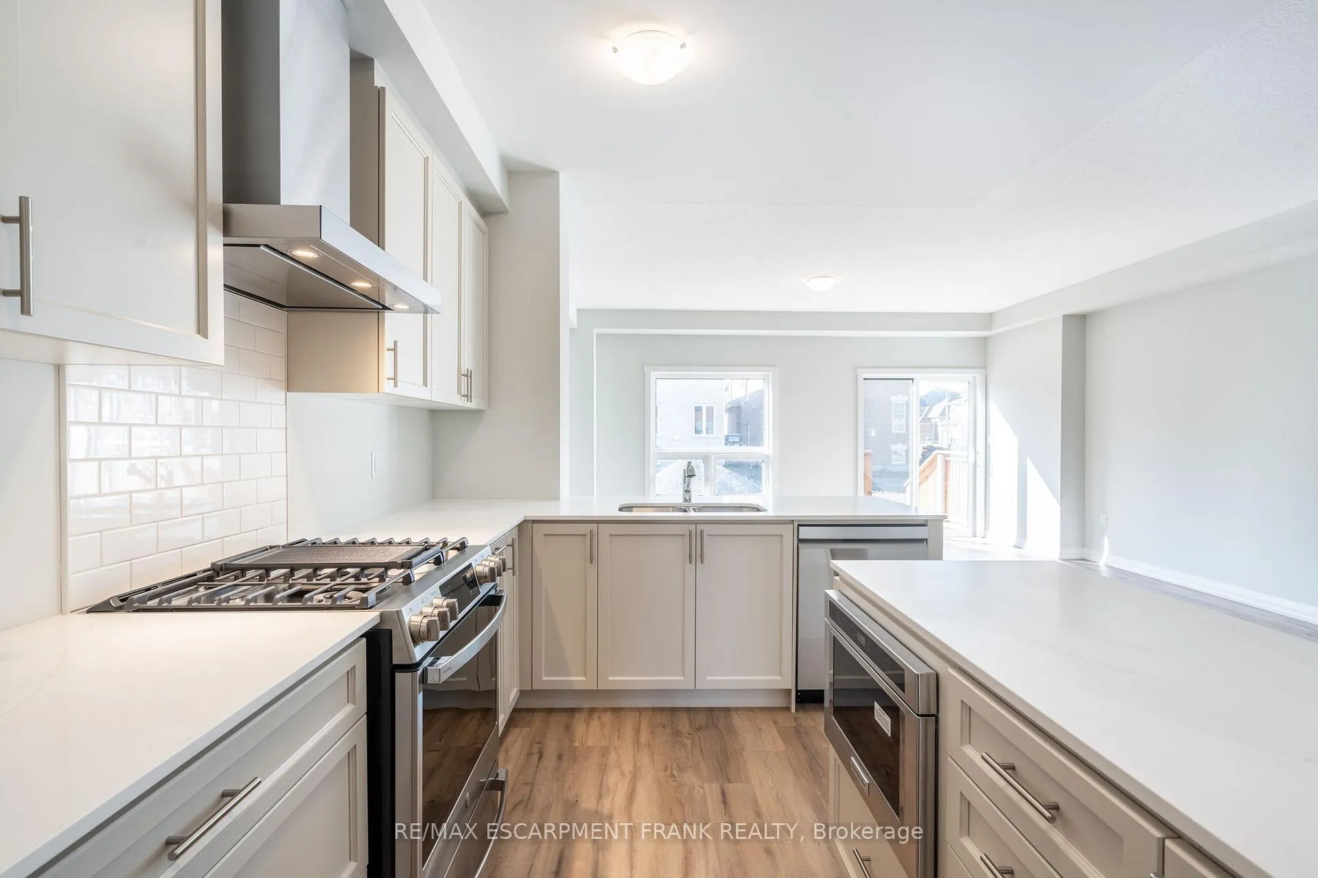 Photo 16 of 237 Lormont Boulevard, Hamilton, Stoney Creek Mountain — HOMEH