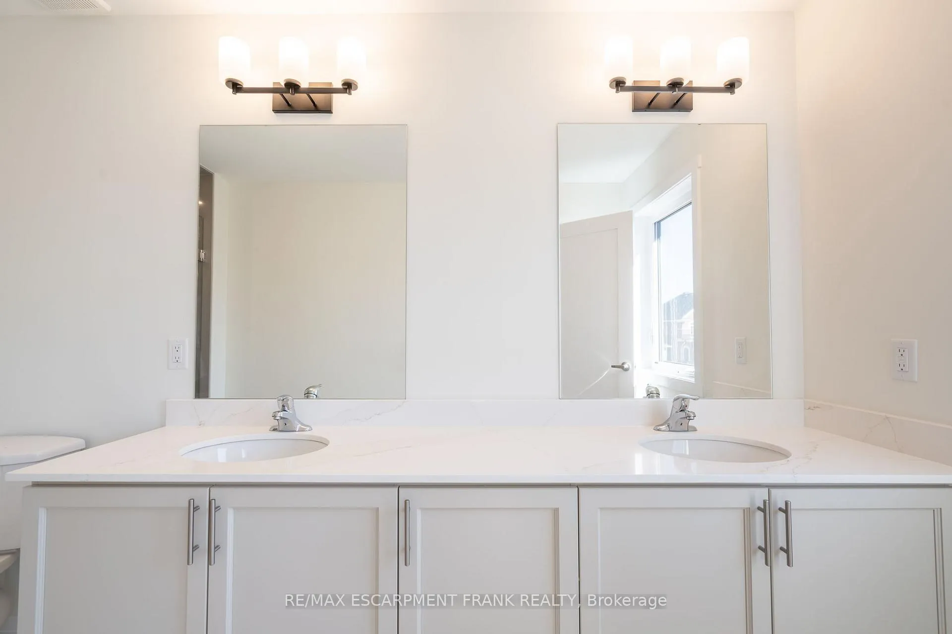 Photo 32 of 237 Lormont Boulevard, Hamilton, Stoney Creek Mountain — HOMEH