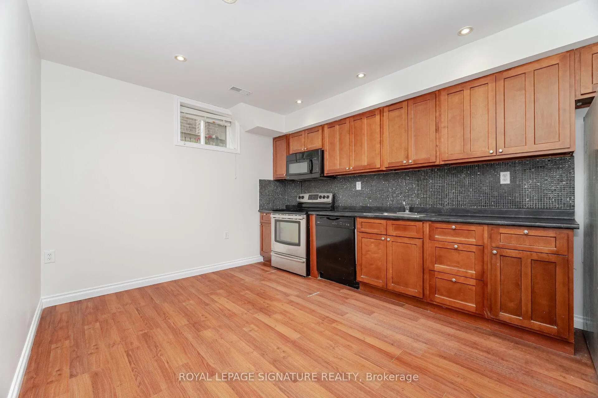 Photo 36 of 169 East 8th Street, Hamilton, Centremount — HOMEH