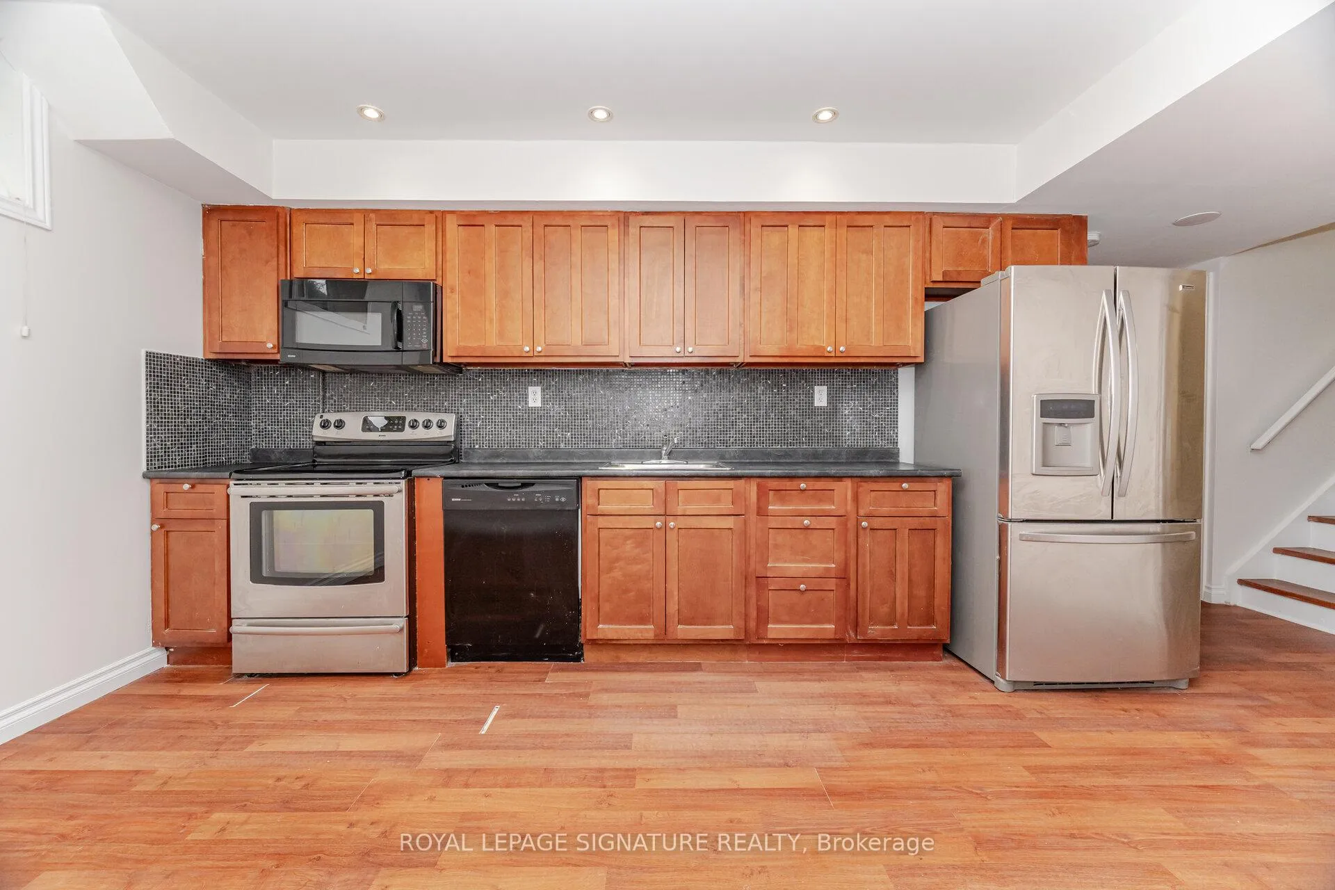 Photo 37 of 169 East 8th Street, Hamilton, Centremount — HOMEH