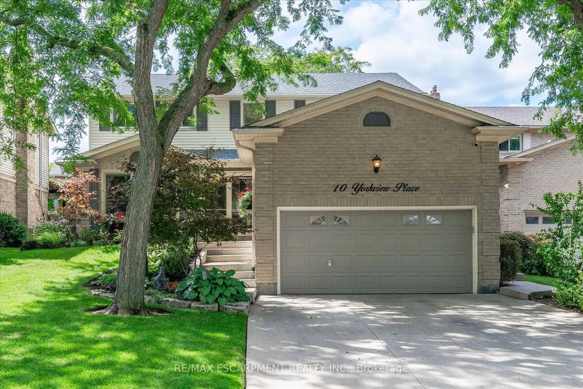 Photo 2 of 10 Yorkview Place, Hamilton, Cootes Paradise — HOMEH