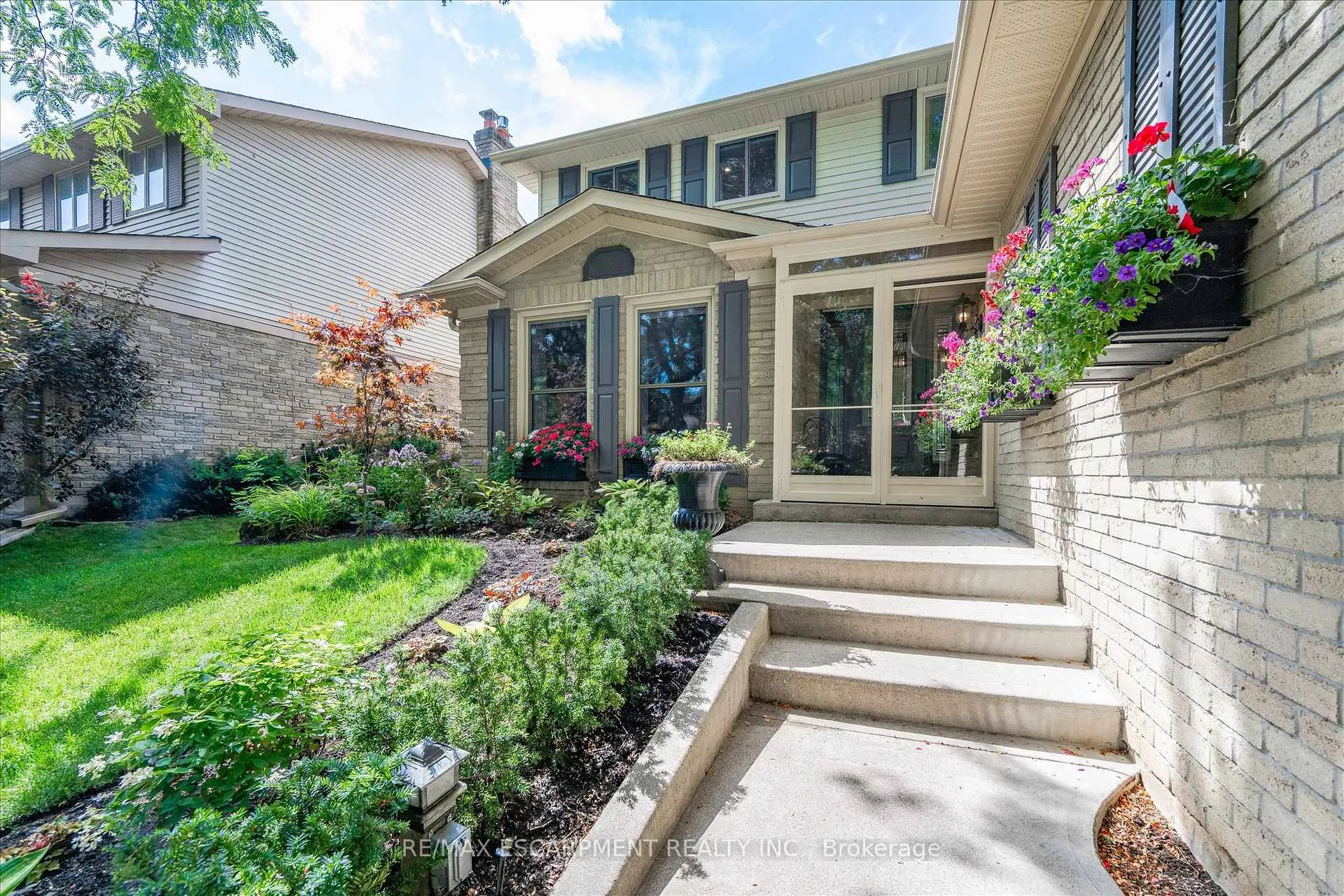 Photo 3 of 10 Yorkview Place, Hamilton, Cootes Paradise — HOMEH