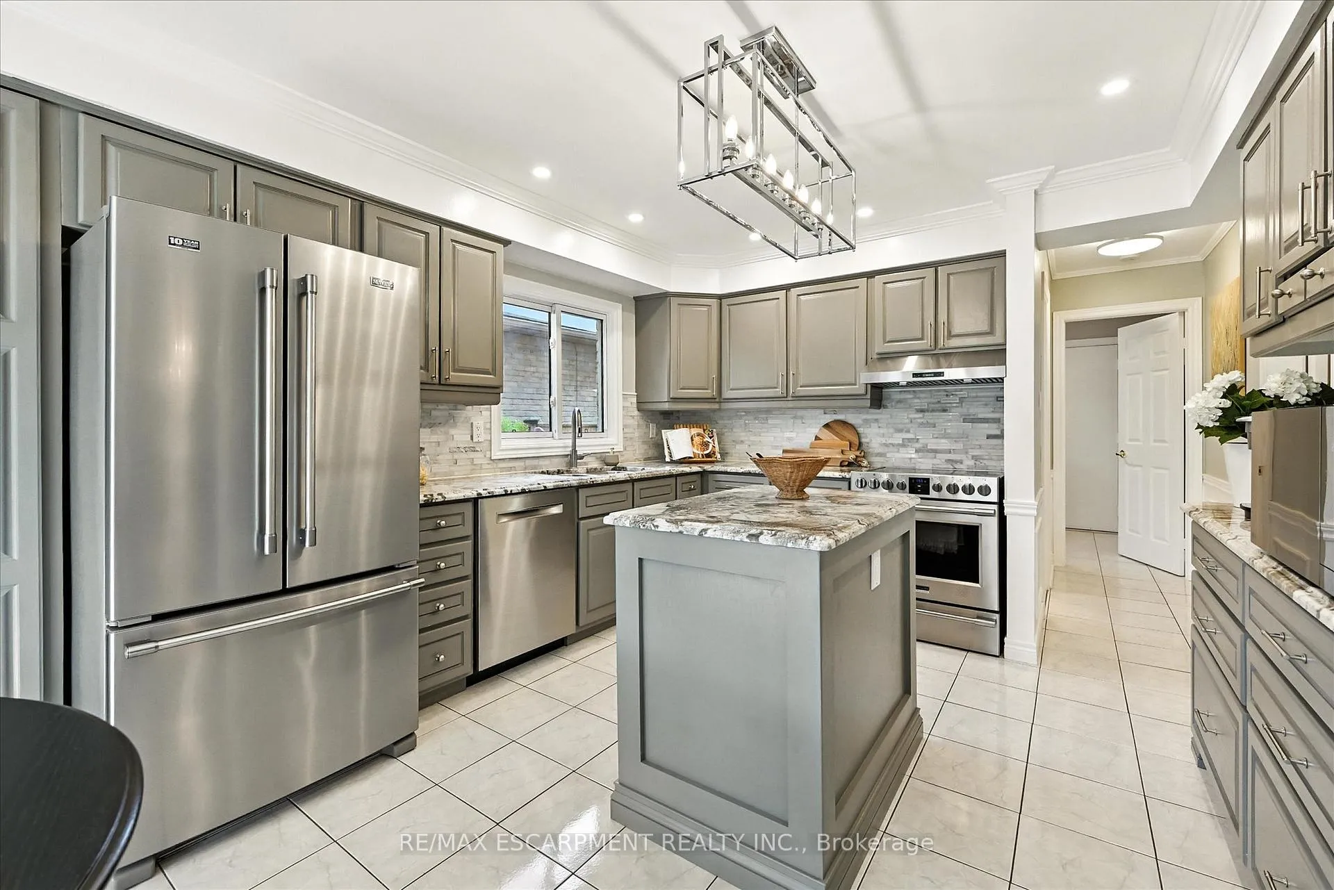 Photo 13 of 10 Yorkview Place, Hamilton, Cootes Paradise — HOMEH