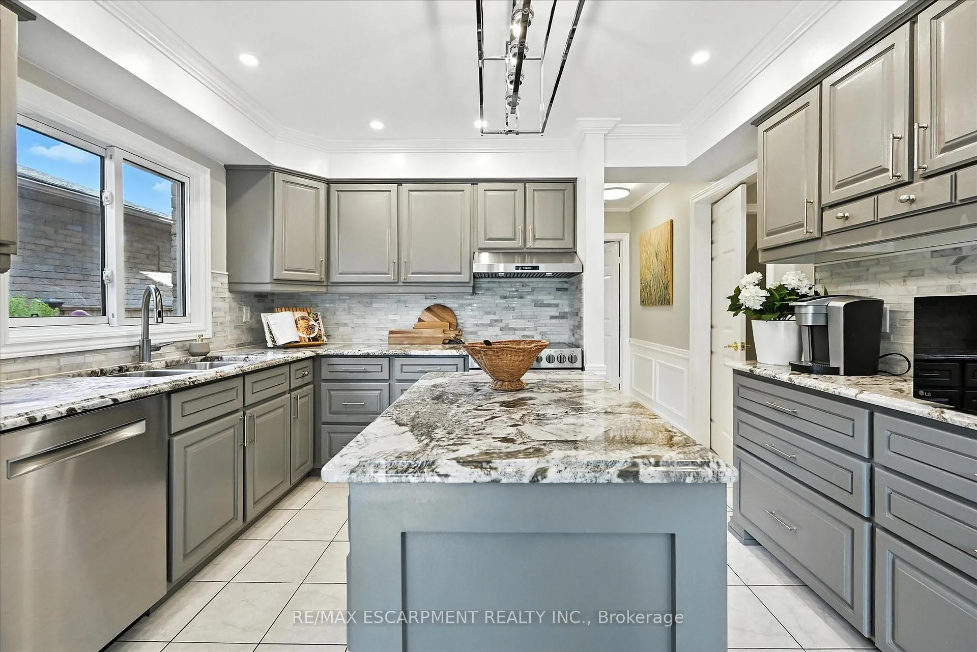Photo 14 of 10 Yorkview Place, Hamilton, Cootes Paradise — HOMEH
