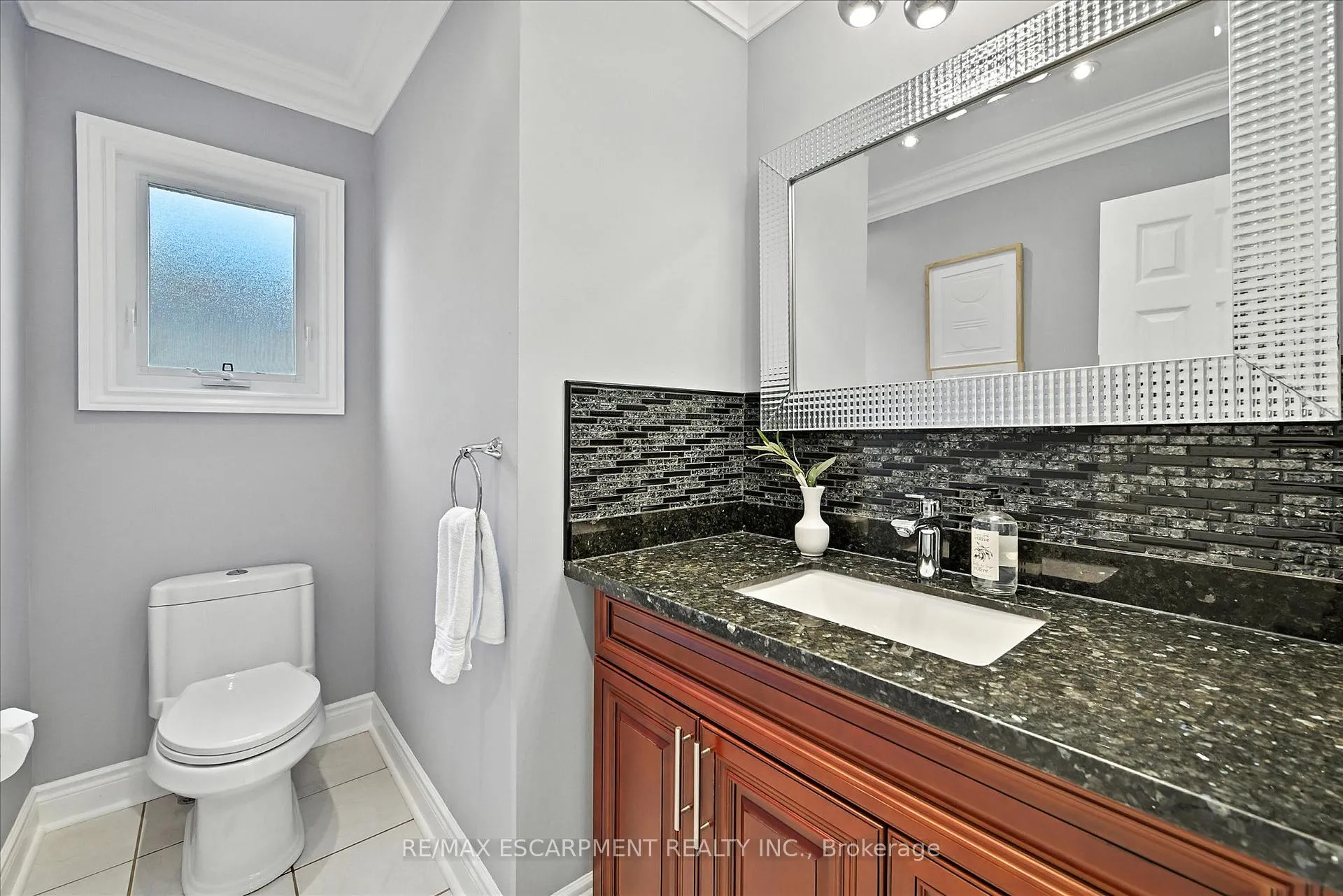 Photo 18 of 10 Yorkview Place, Hamilton, Cootes Paradise — HOMEH