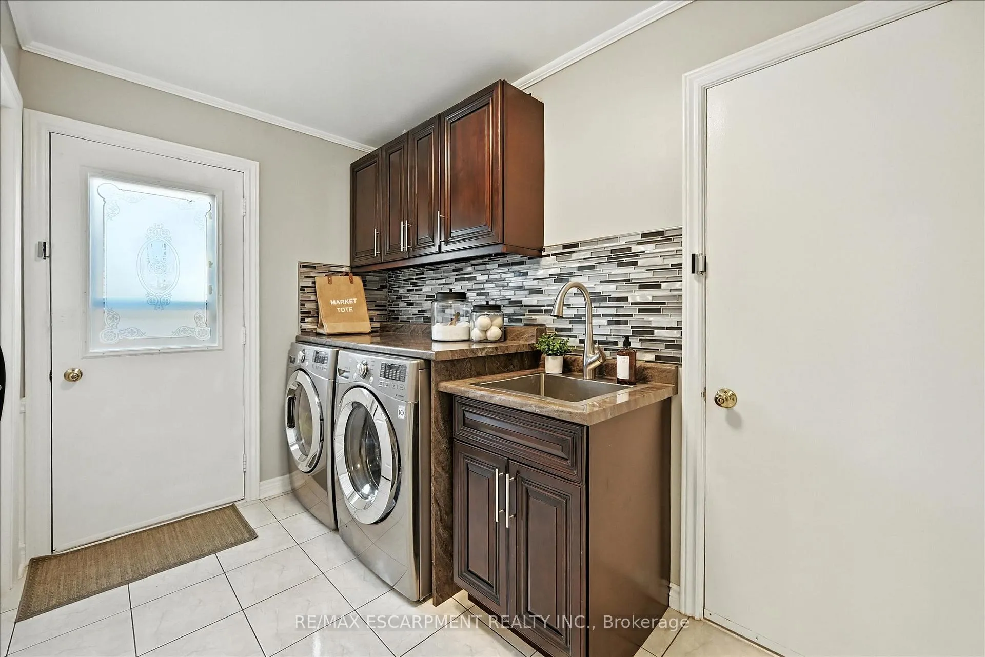 Photo 19 of 10 Yorkview Place, Hamilton, Cootes Paradise — HOMEH