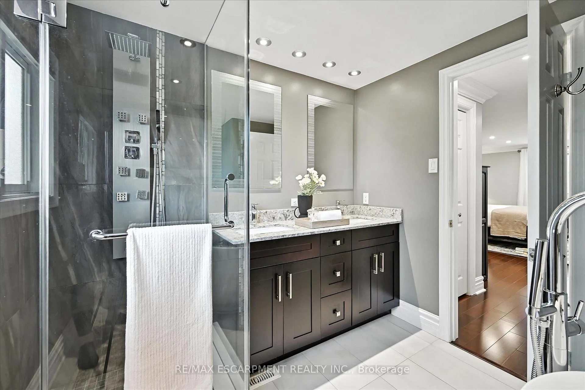 Photo 24 of 10 Yorkview Place, Hamilton, Cootes Paradise — HOMEH