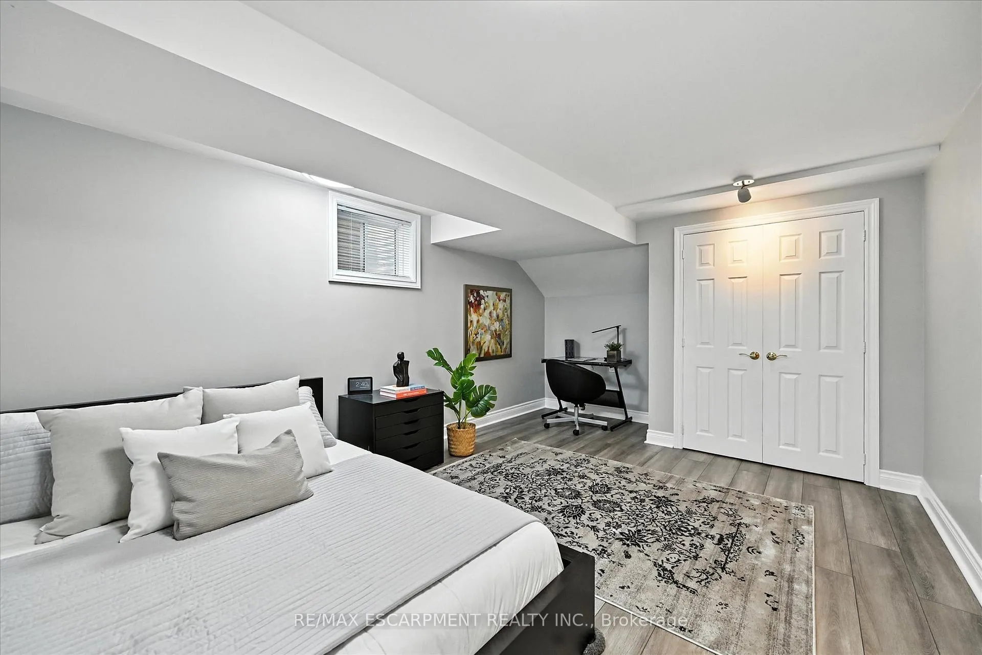 Photo 32 of 10 Yorkview Place, Hamilton, Cootes Paradise — HOMEH