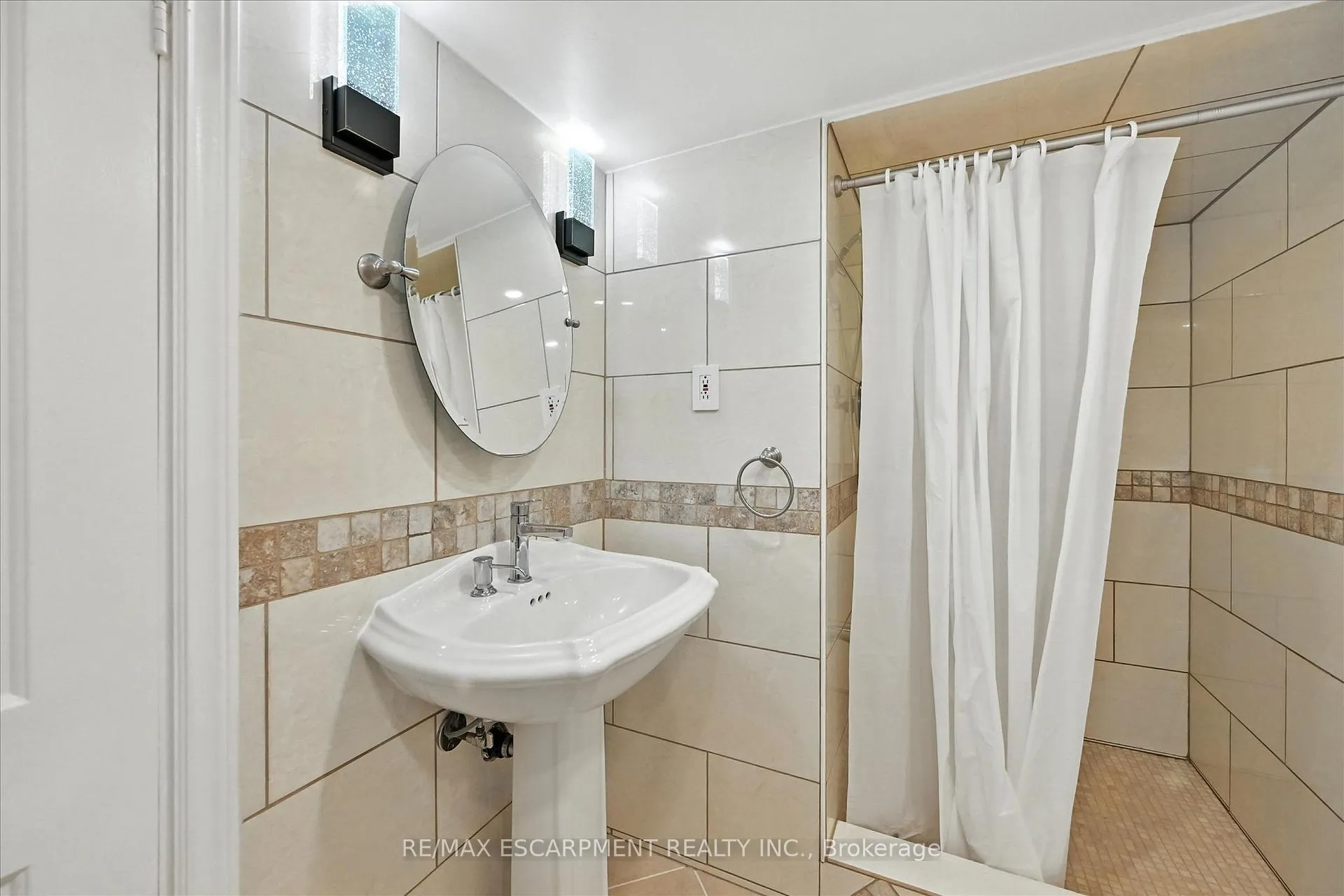 Photo 35 of 10 Yorkview Place, Hamilton, Cootes Paradise — HOMEH
