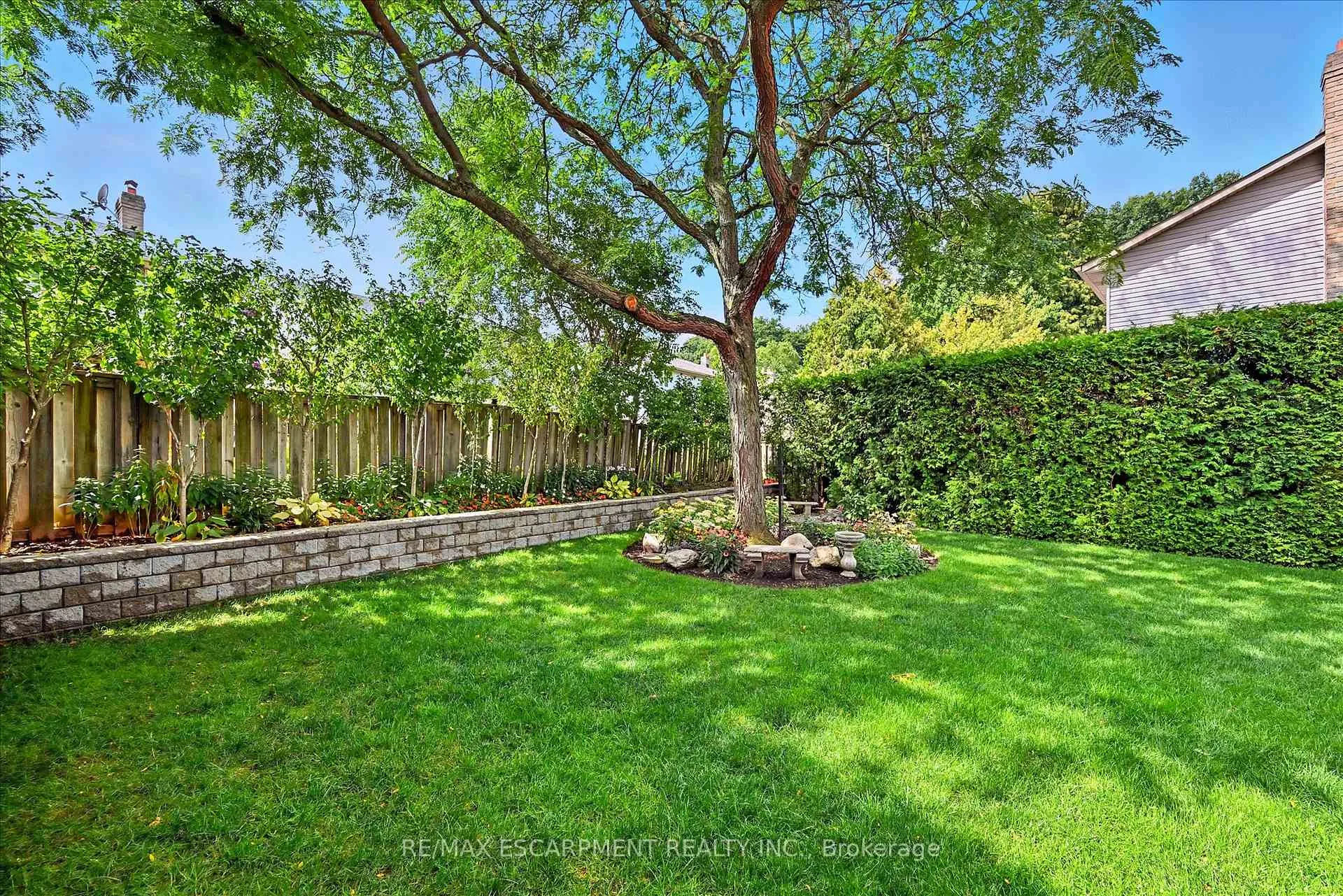 Photo 37 of 10 Yorkview Place, Hamilton, Cootes Paradise — HOMEH