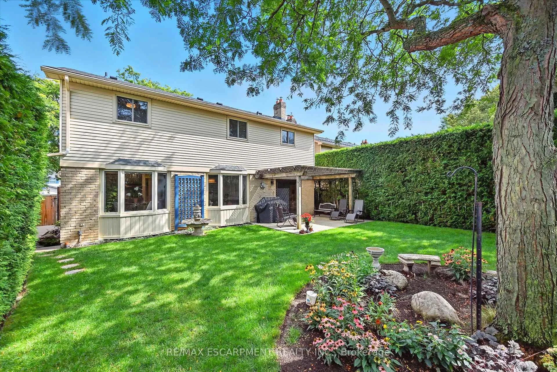 Photo 40 of 10 Yorkview Place, Hamilton, Cootes Paradise — HOMEH