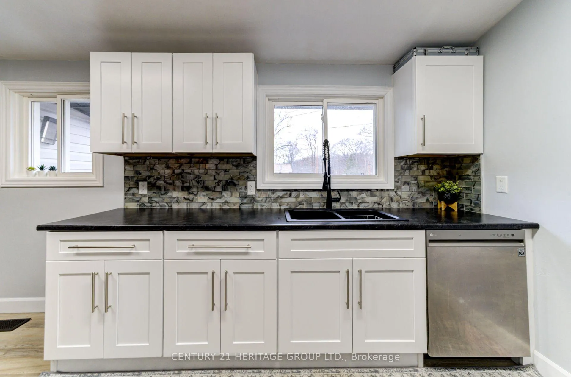 Photo 13 of 1329 Everton Road, Midland — HOMEH