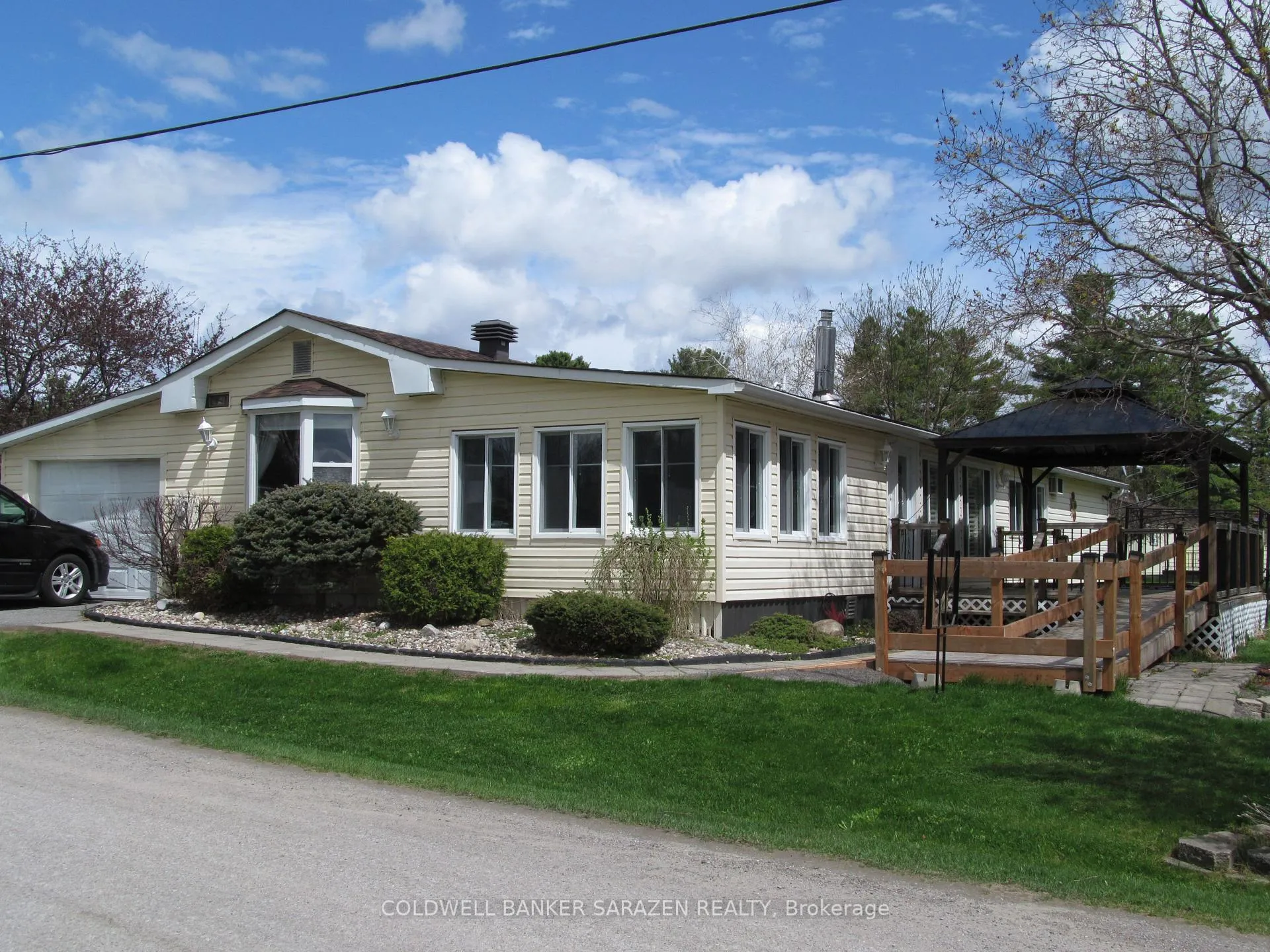 Photo 2 of 21 Lakefront Lane, McNab/Braeside, Mcnab/Braeside Twps — HOMEH