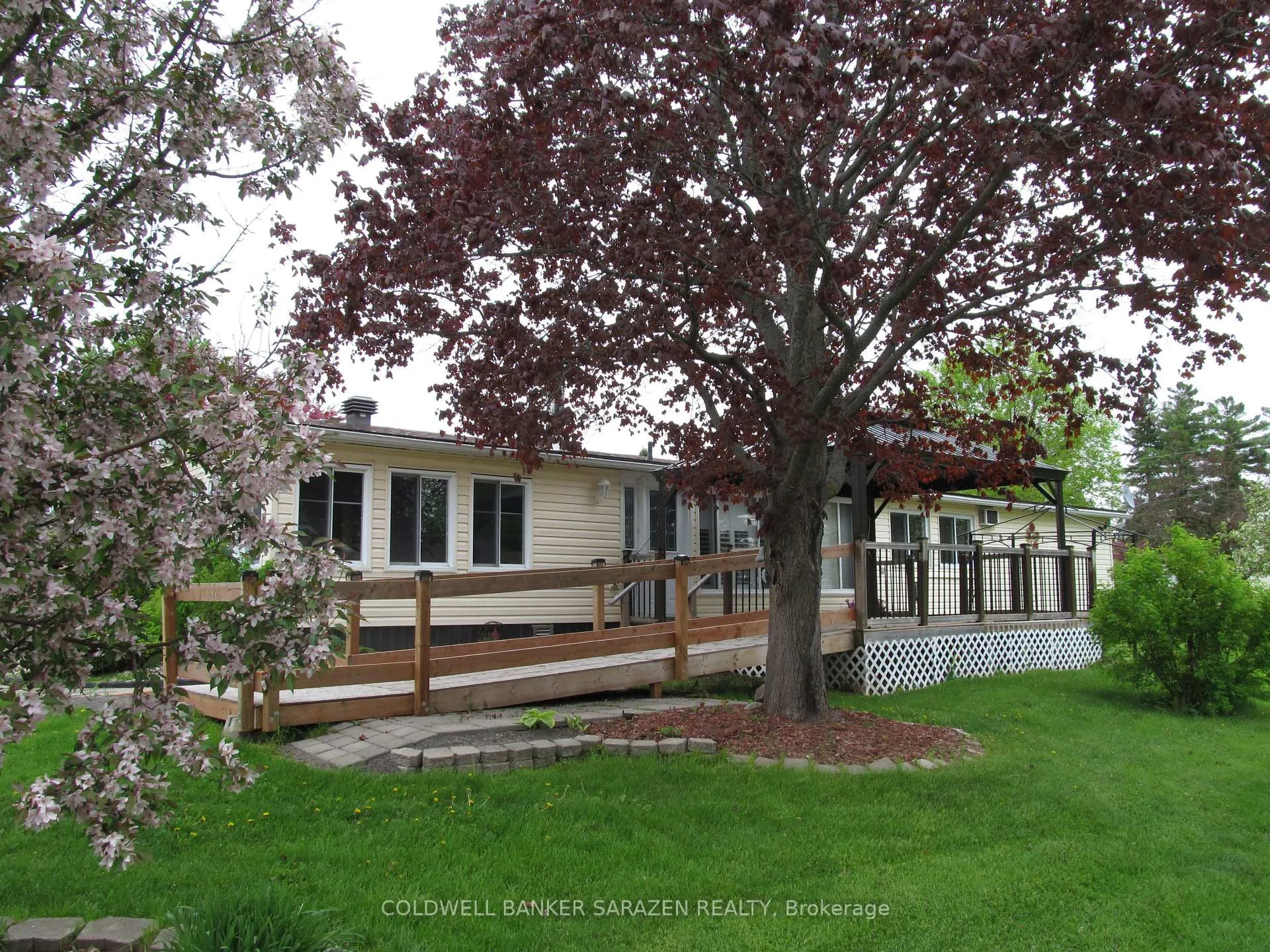 Photo 4 of 21 Lakefront Lane, McNab/Braeside, Mcnab/Braeside Twps — HOMEH