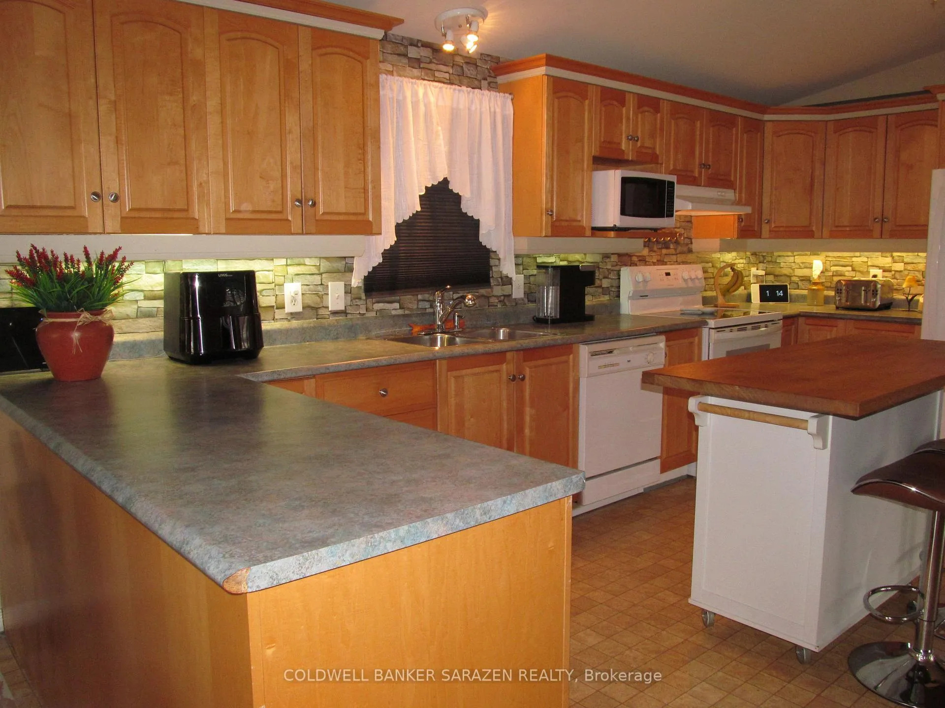 Photo 17 of 21 Lakefront Lane, McNab/Braeside, Mcnab/Braeside Twps — HOMEH