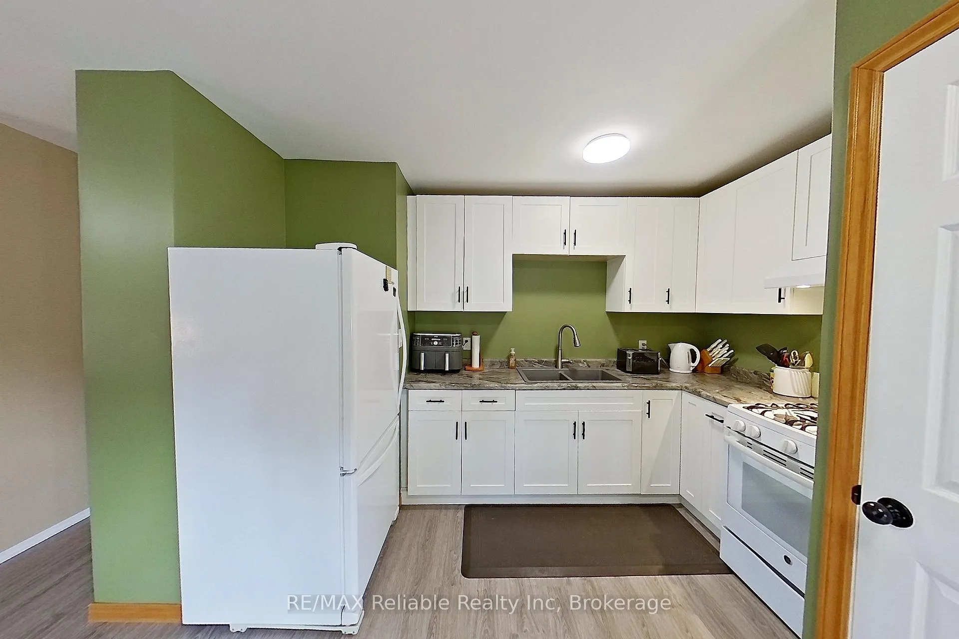 Photo 4 of 386 James Street, Central Huron, Clinton — HOMEH