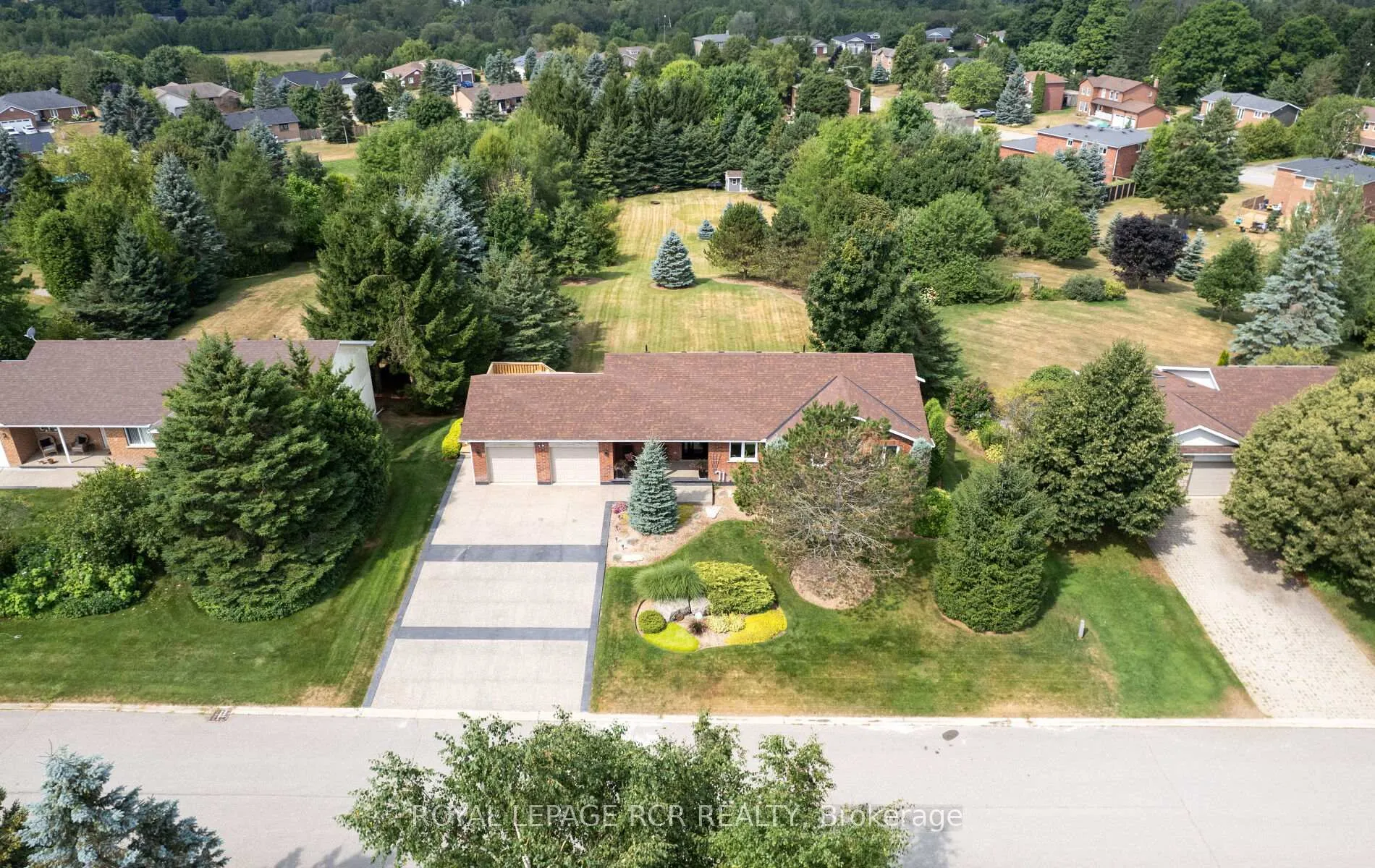 Photo 1 of 10 Peter Street, Amaranth, Rural Amaranth — HOMEH