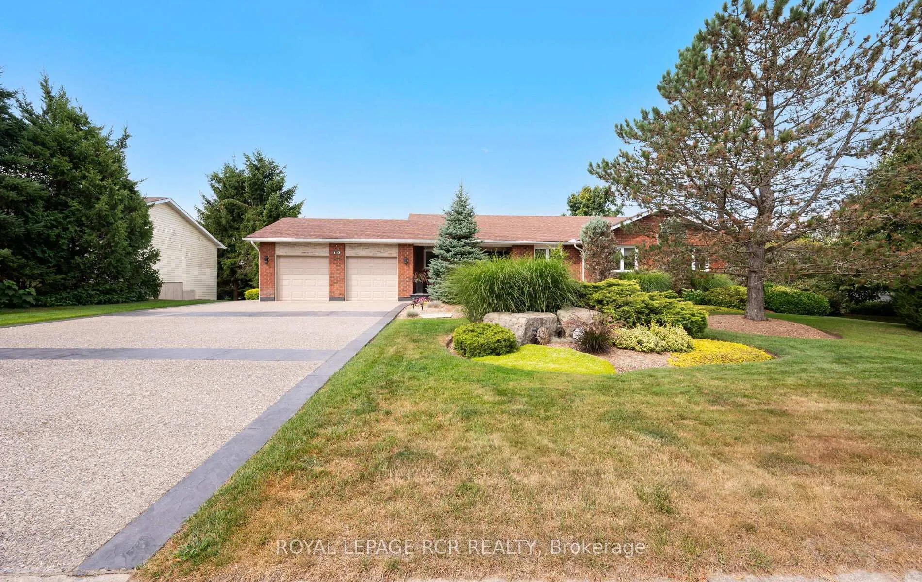 Photo 2 of 10 Peter Street, Amaranth, Rural Amaranth — HOMEH