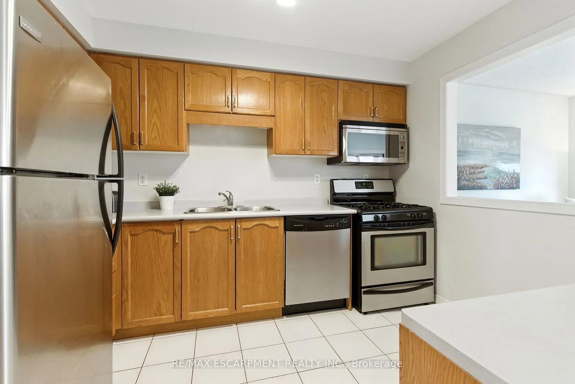 Photo 7 of 153 Chudleigh Street, Hamilton, Waterdown — HOMEH