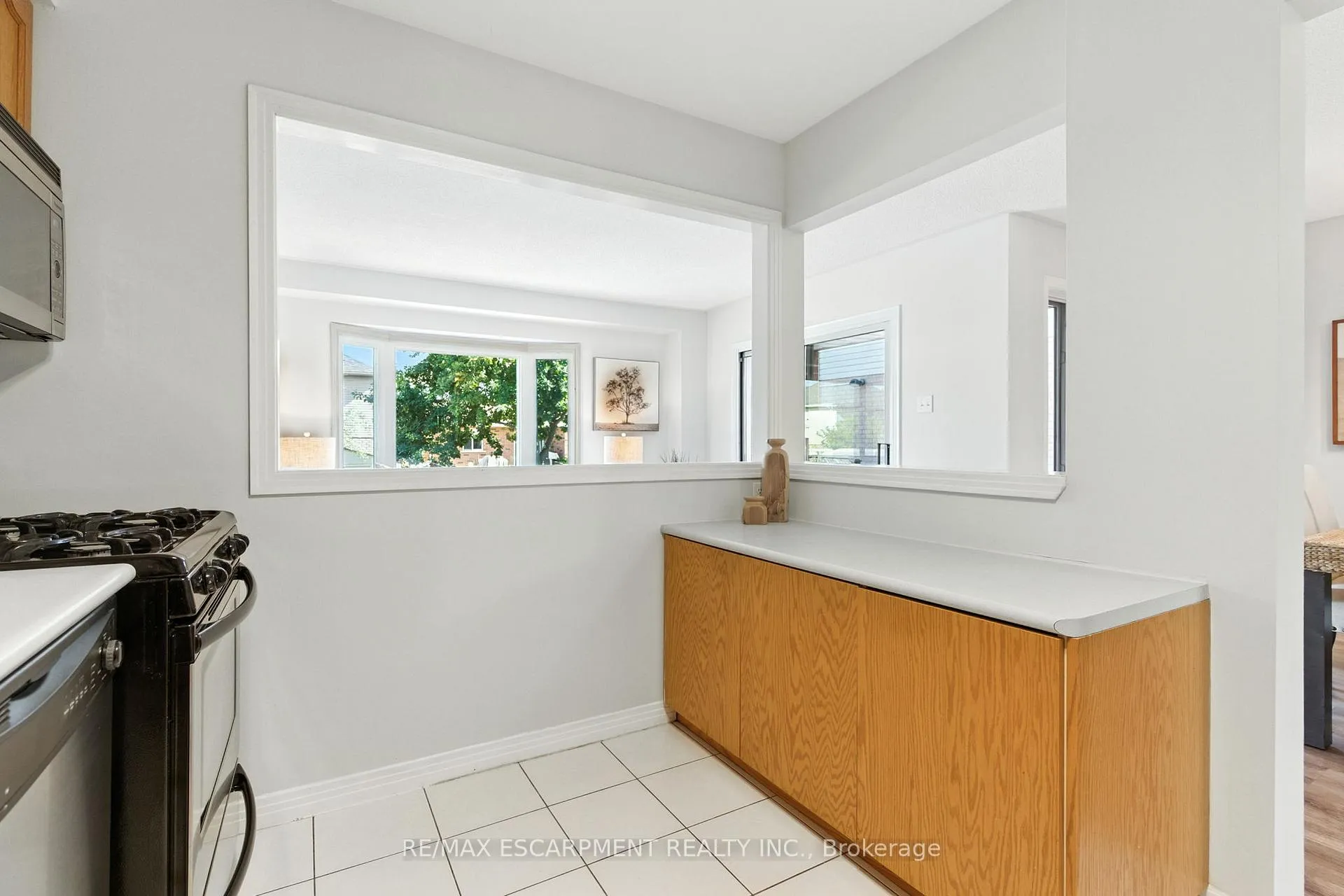 Photo 10 of 153 Chudleigh Street, Hamilton, Waterdown — HOMEH