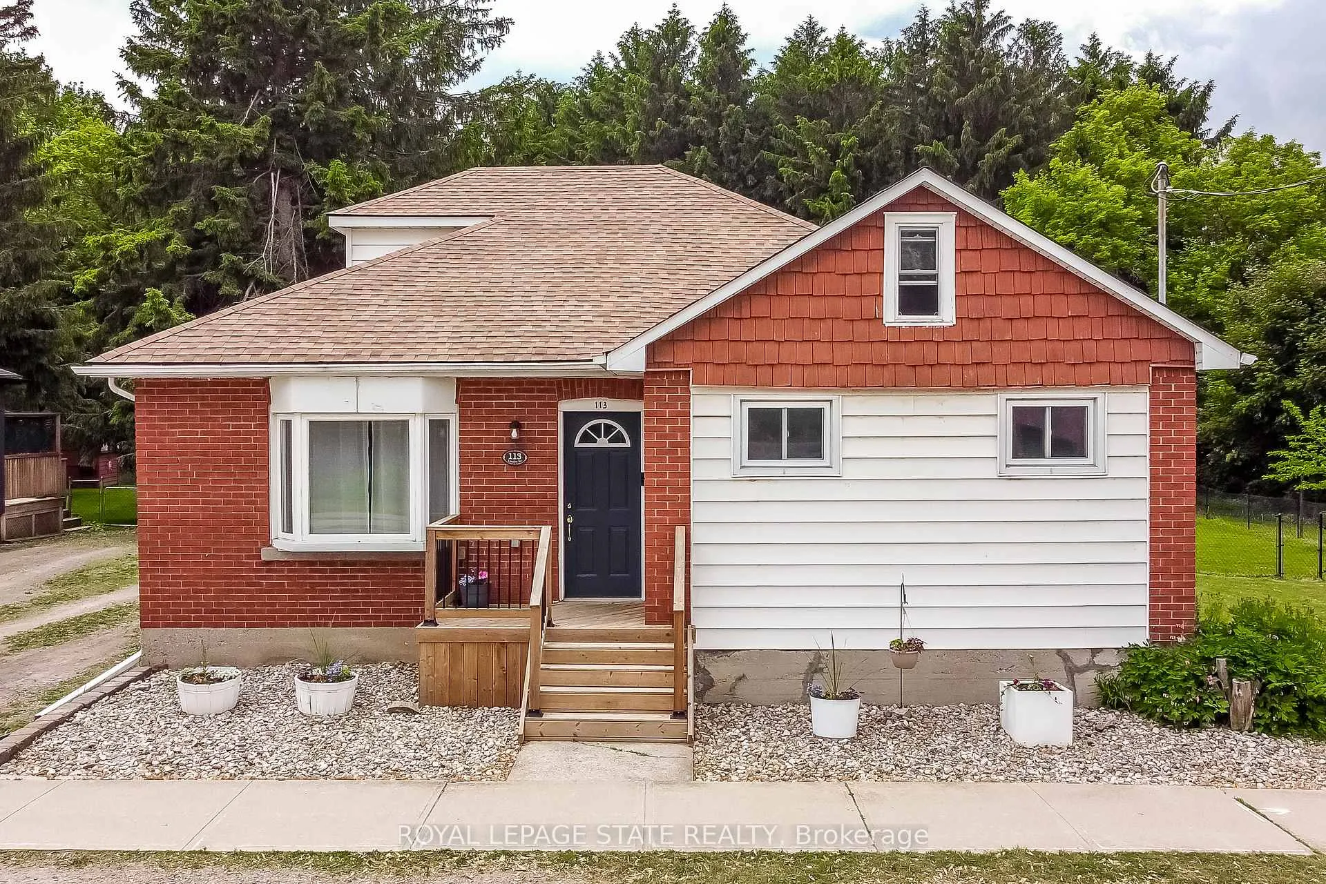 Photo 1 of 113 Lynden Road, Hamilton, Lynden — HOMEH