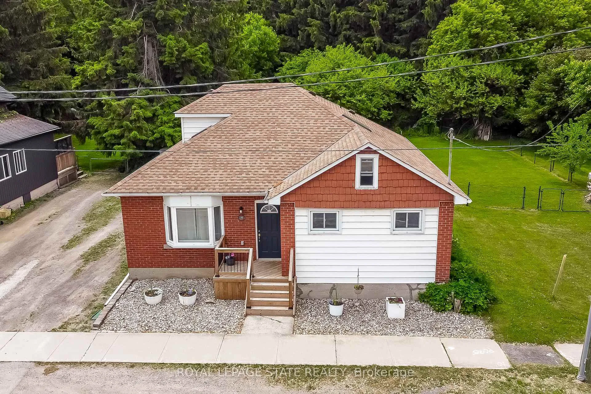 Photo 3 of 113 Lynden Road, Hamilton, Lynden — HOMEH