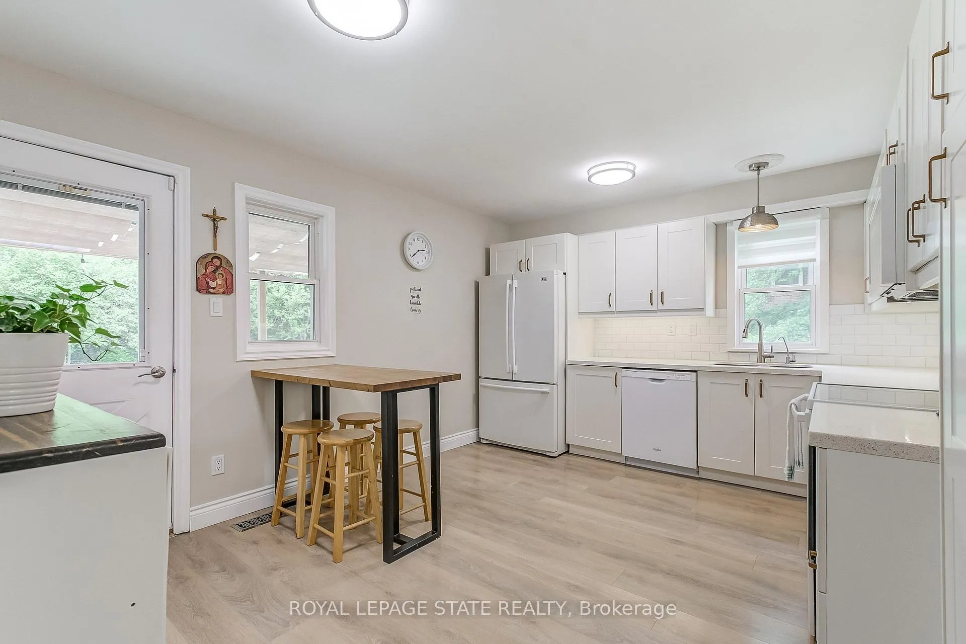 Photo 10 of 113 Lynden Road, Hamilton, Lynden — HOMEH