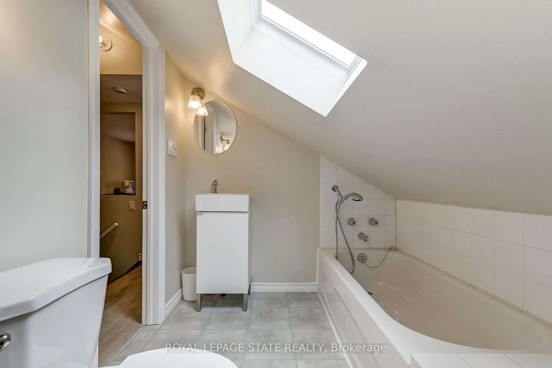 Photo 22 of 113 Lynden Road, Hamilton, Lynden — HOMEH