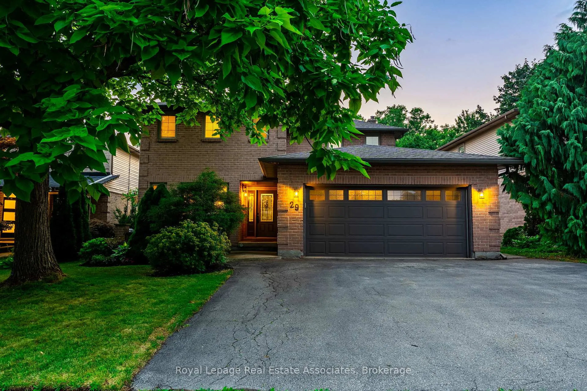 Photo 1 of 29 Laurendale Avenue, Hamilton, Waterdown — HOMEH
